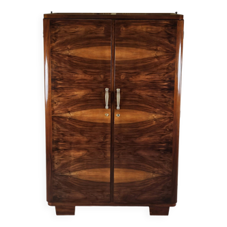 Art Decò wardrobe with two doors in walnut