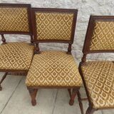 3 chaises anciennes de style à assises et dossiers garnis de velours