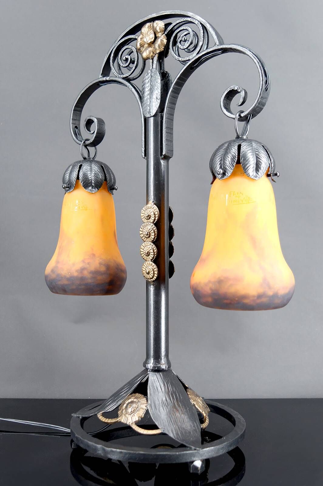 Lampe bicéphale Art Déco, fer forgé à double patine– Muller Frères, c. 1920
