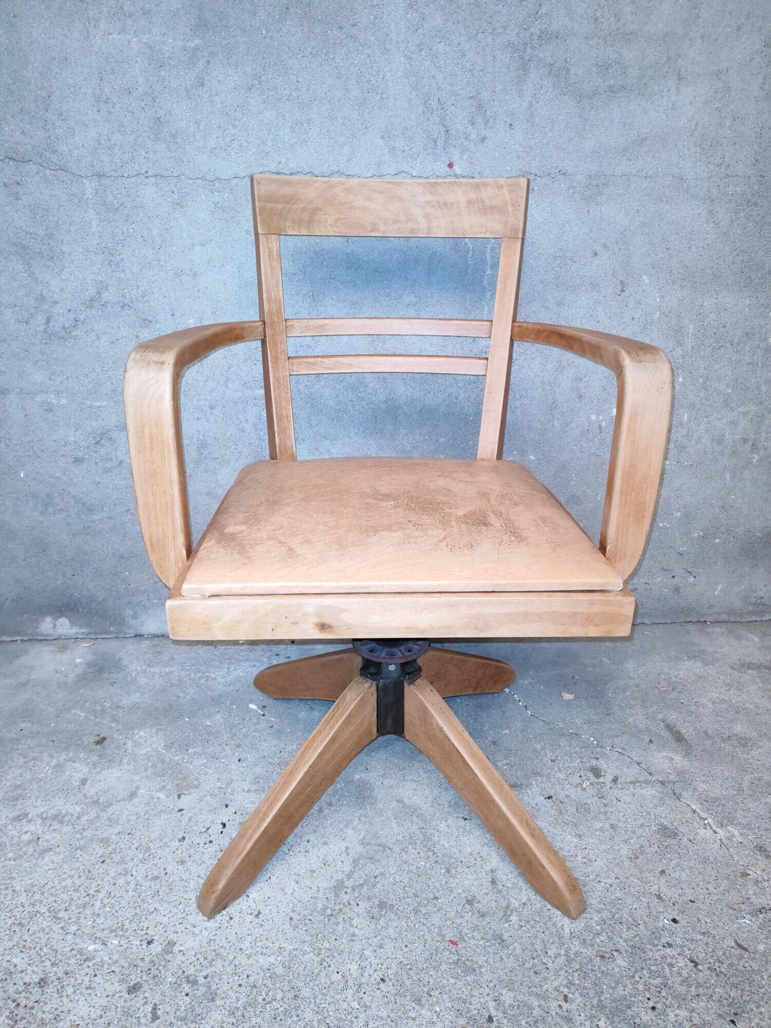 American architect's armchair in wood and cast iron from the 1930s