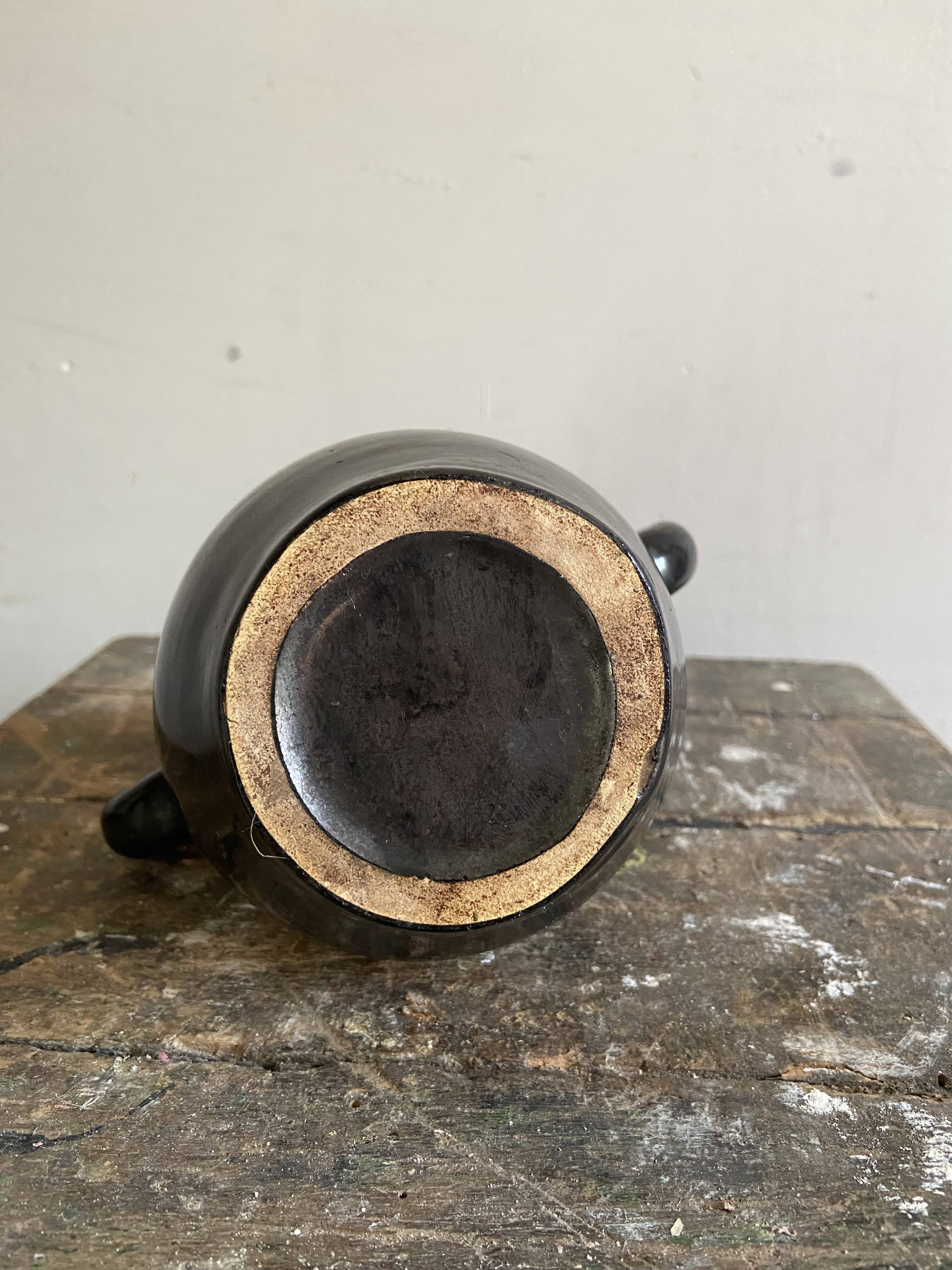 Design black vase with ears