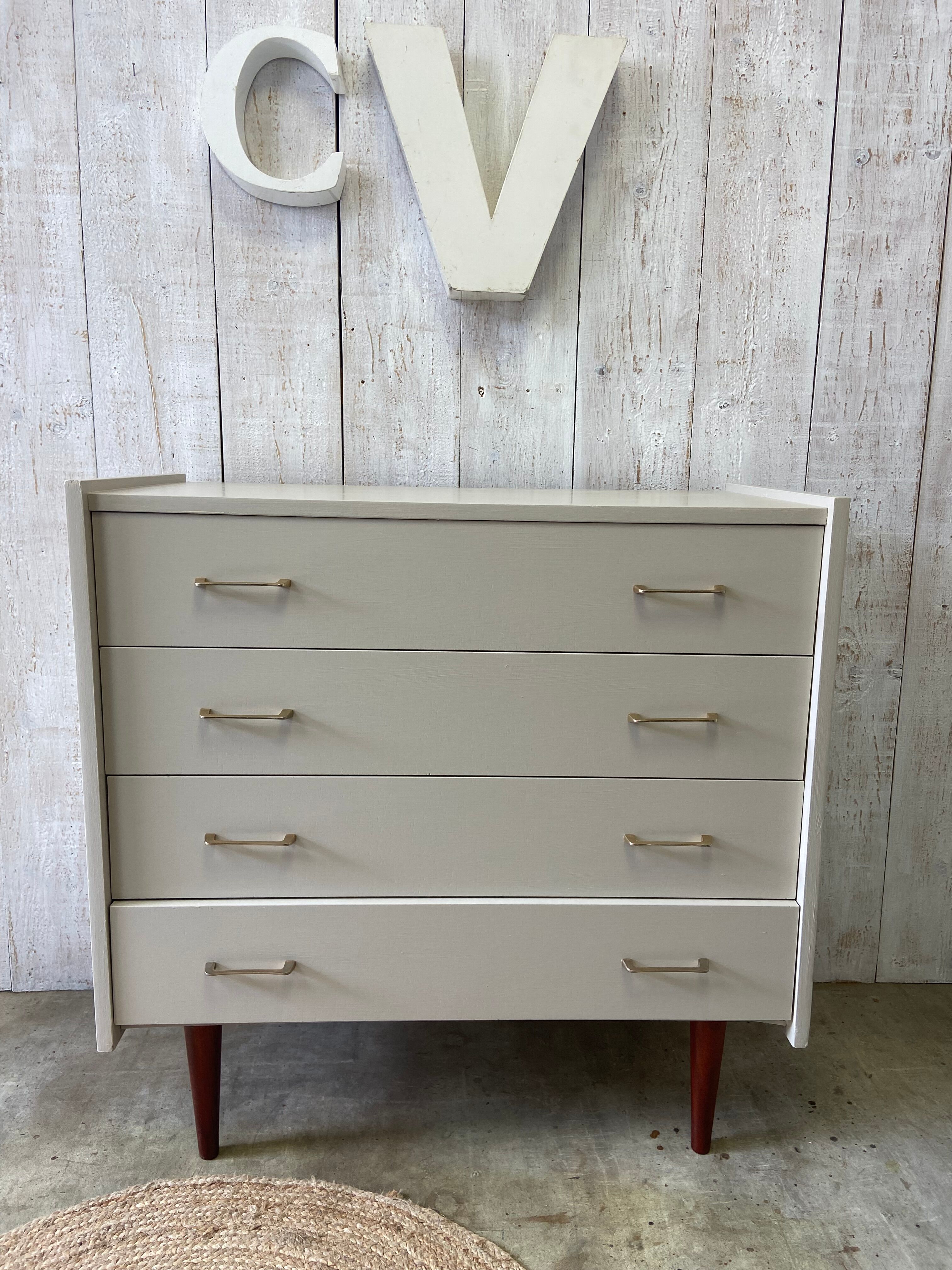 Vintage chest of drawers