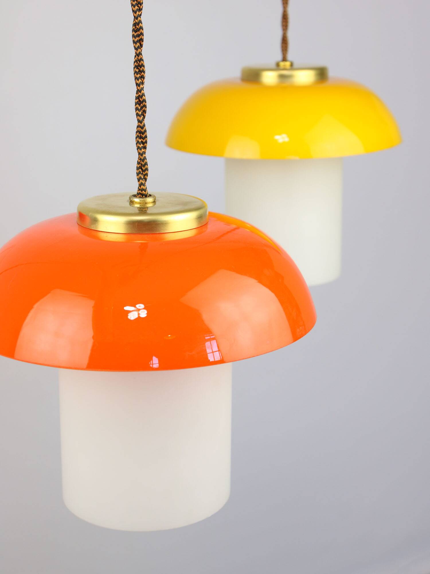 Lampes suspendues en verre et laiton en forme de champignon des années 50, ensemble de 3