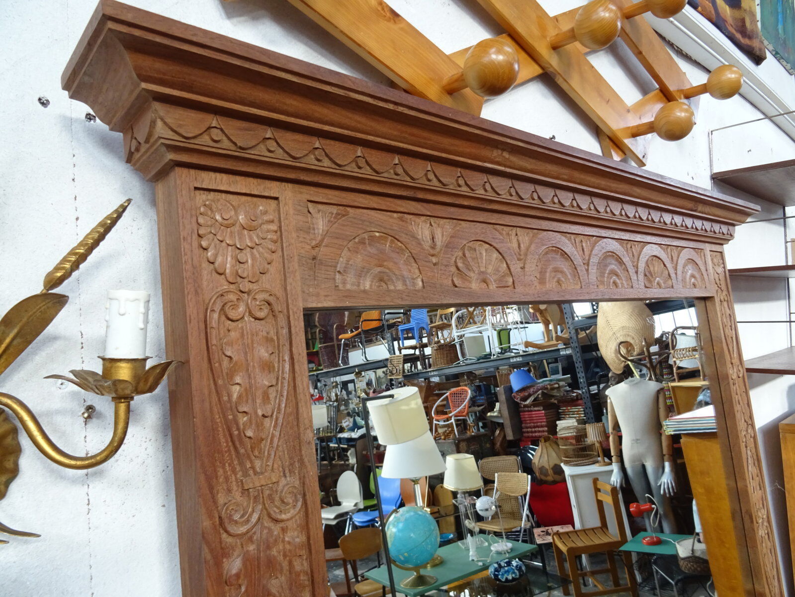 Sculpted mirror 130 x 117 cm