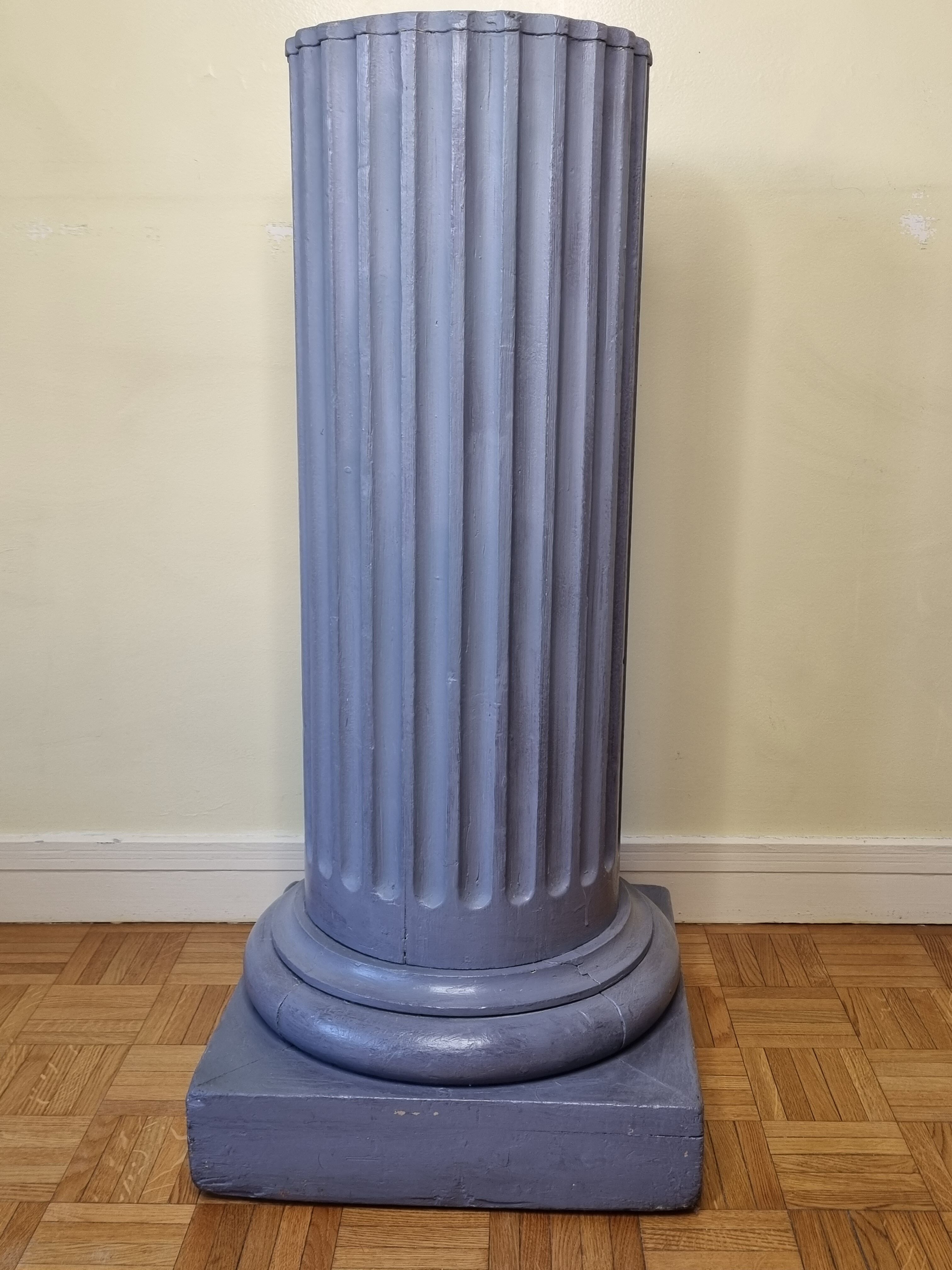 Monumental Ionic column foot in painted wood, 96 cm