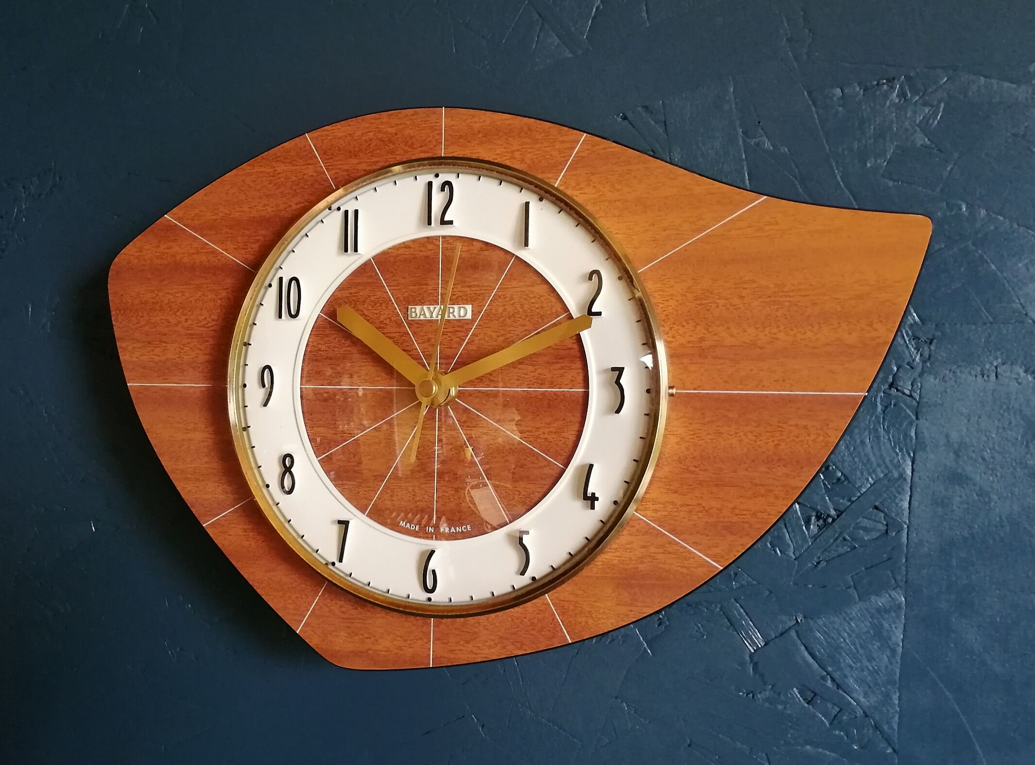 Formica vintage asymmetrical silent wall clock "bayard mahogany"