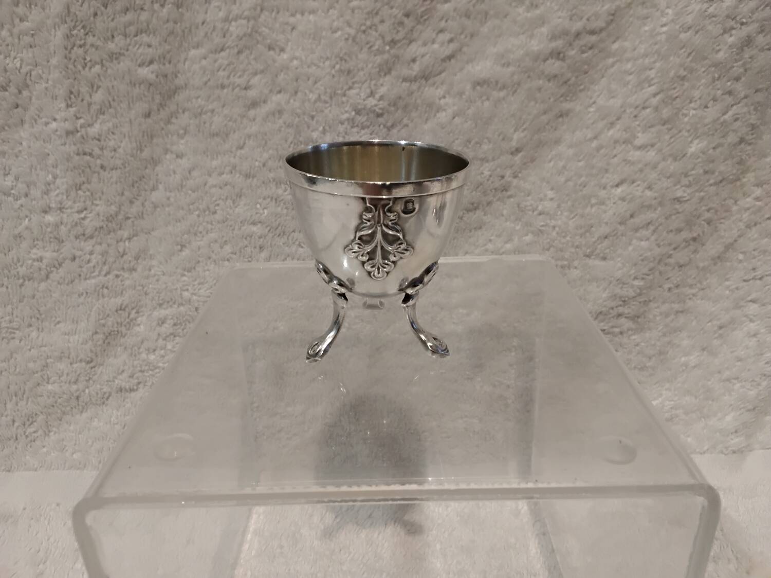 Beautiful 950 silver tripod egg cup in the Art Nouveau style by Minerva Queille