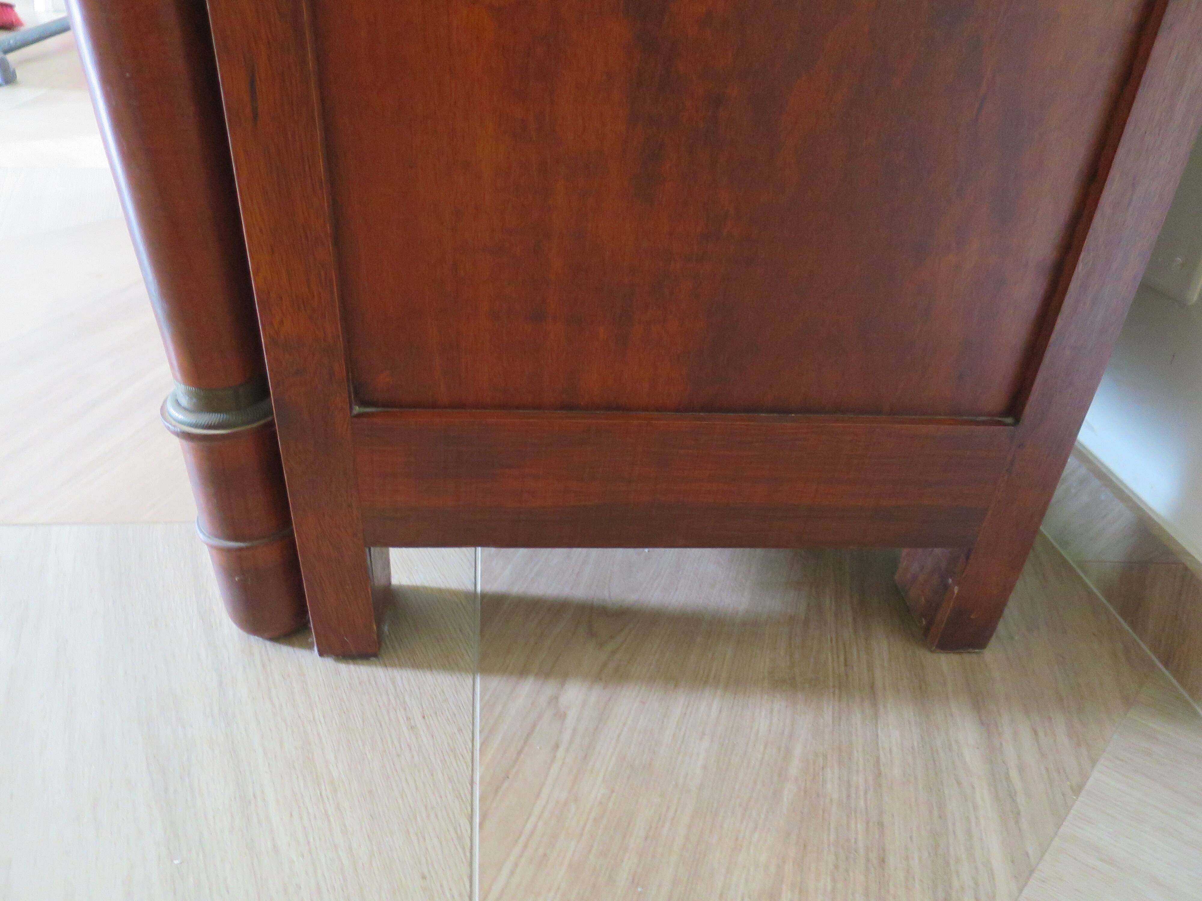 4-drawer chest of drawers - empire style - with detached columns - mahogany-bronze stain