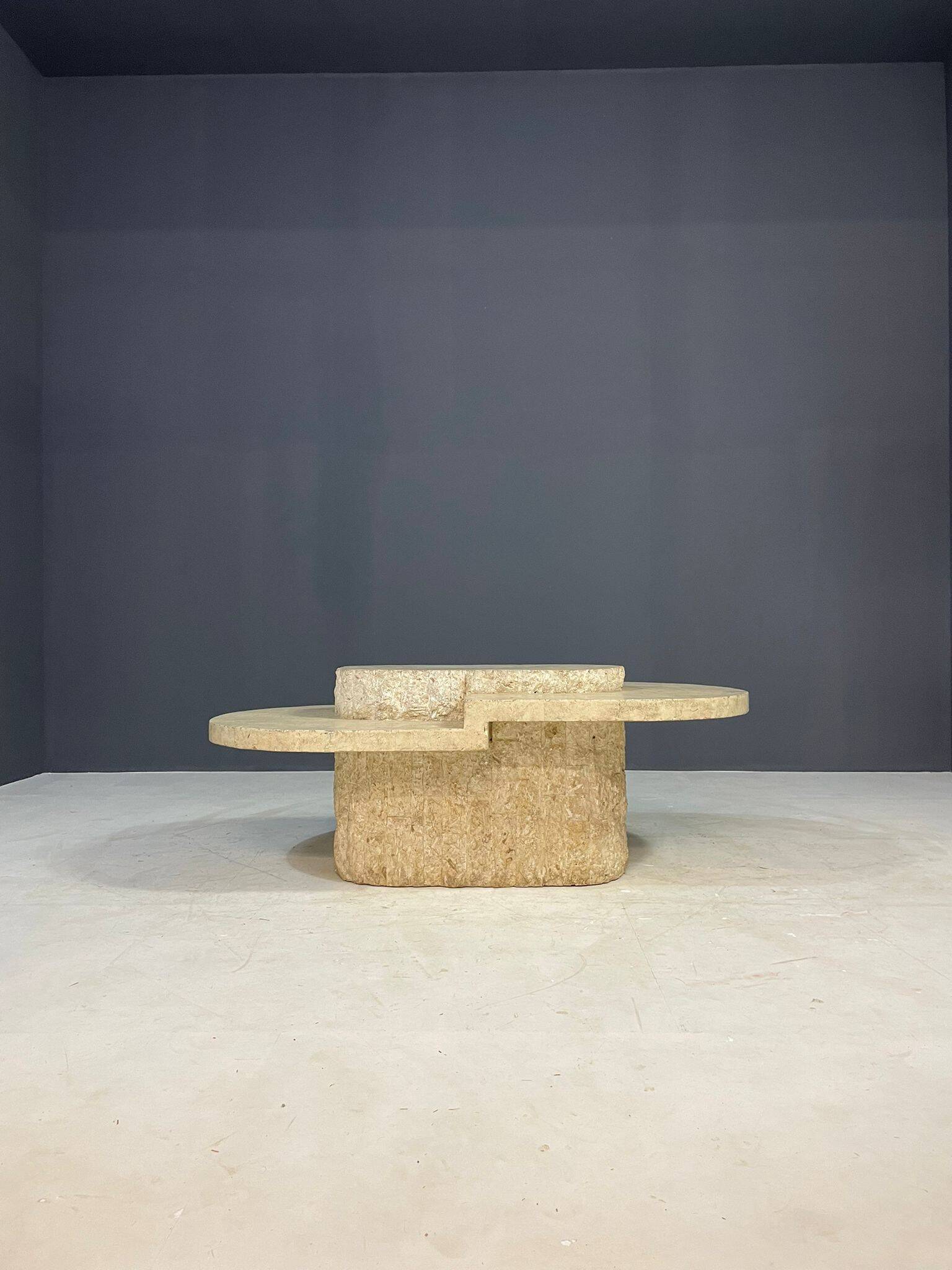 Table basse en pierre fossile/mactan, Magnussen Ponte, années 1980