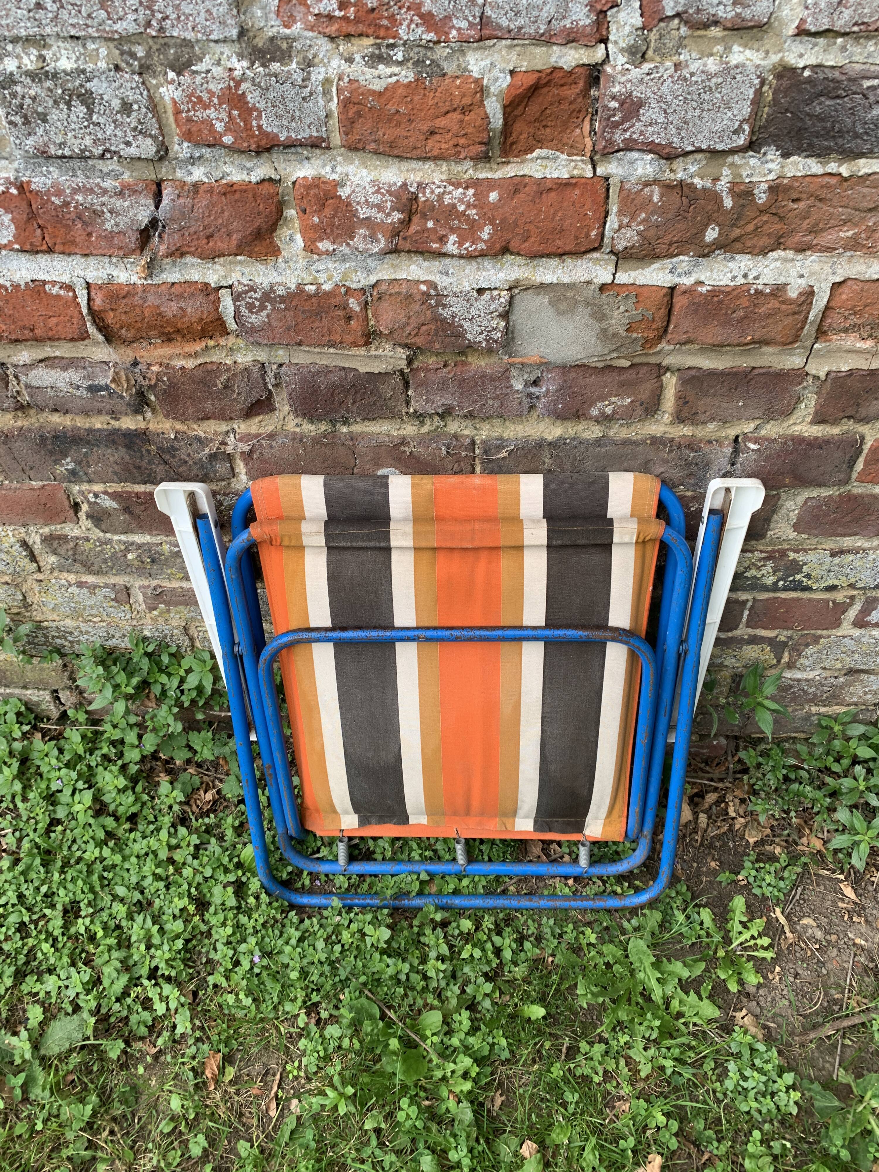 Folding camping chair