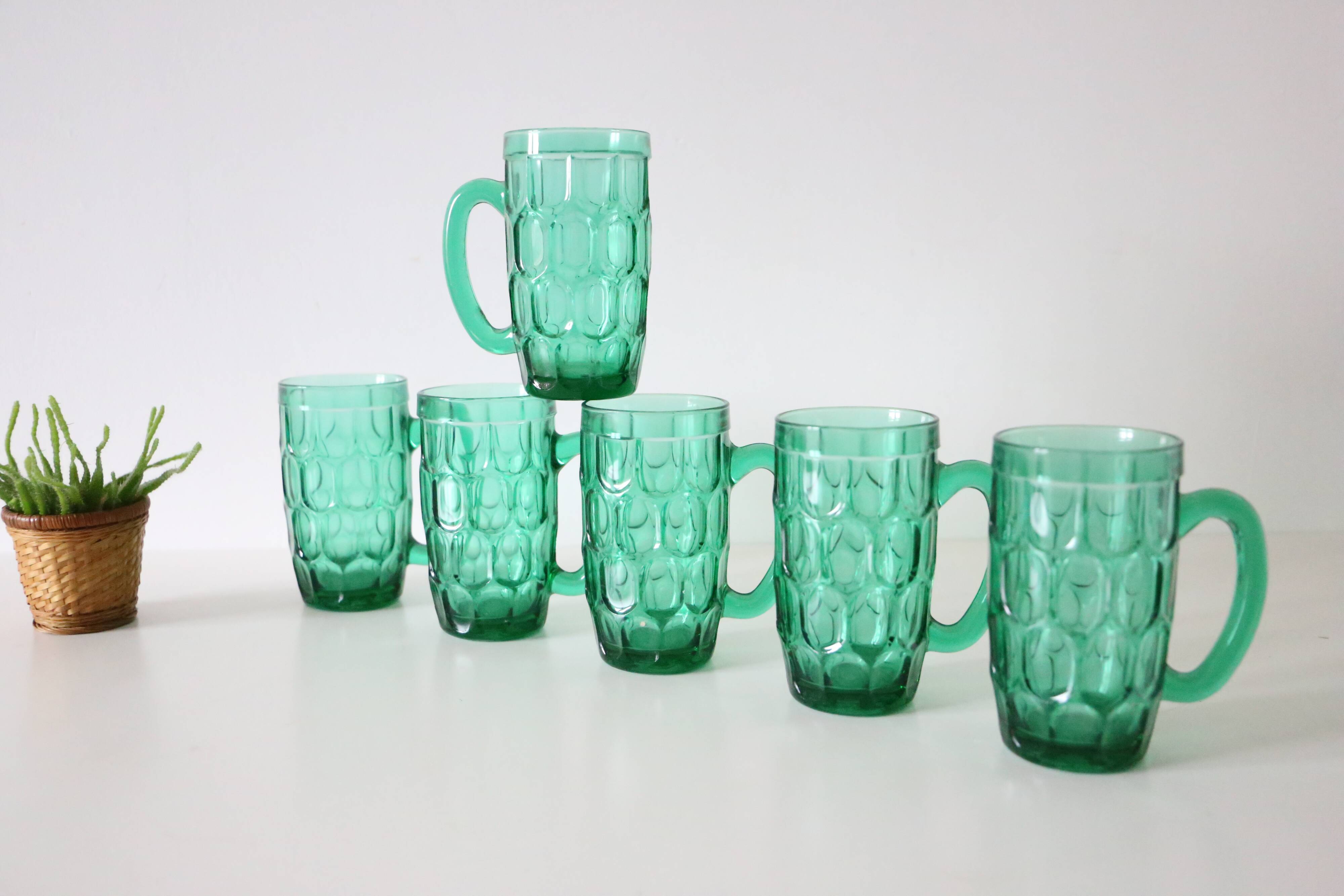 Ensemble de 6 mugs en verre, vert, vintage français, 1980