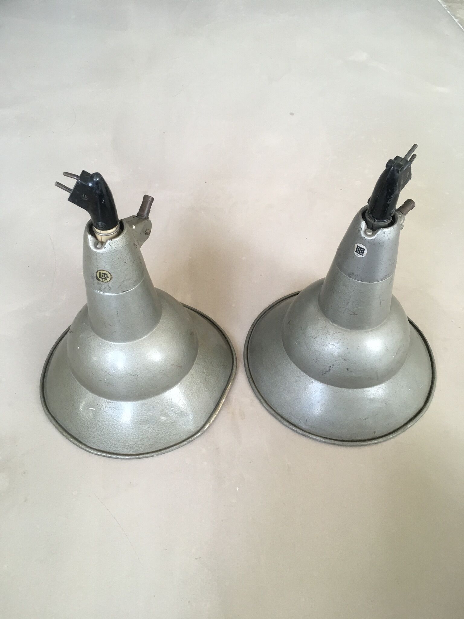 Set of 2 spots old Lita