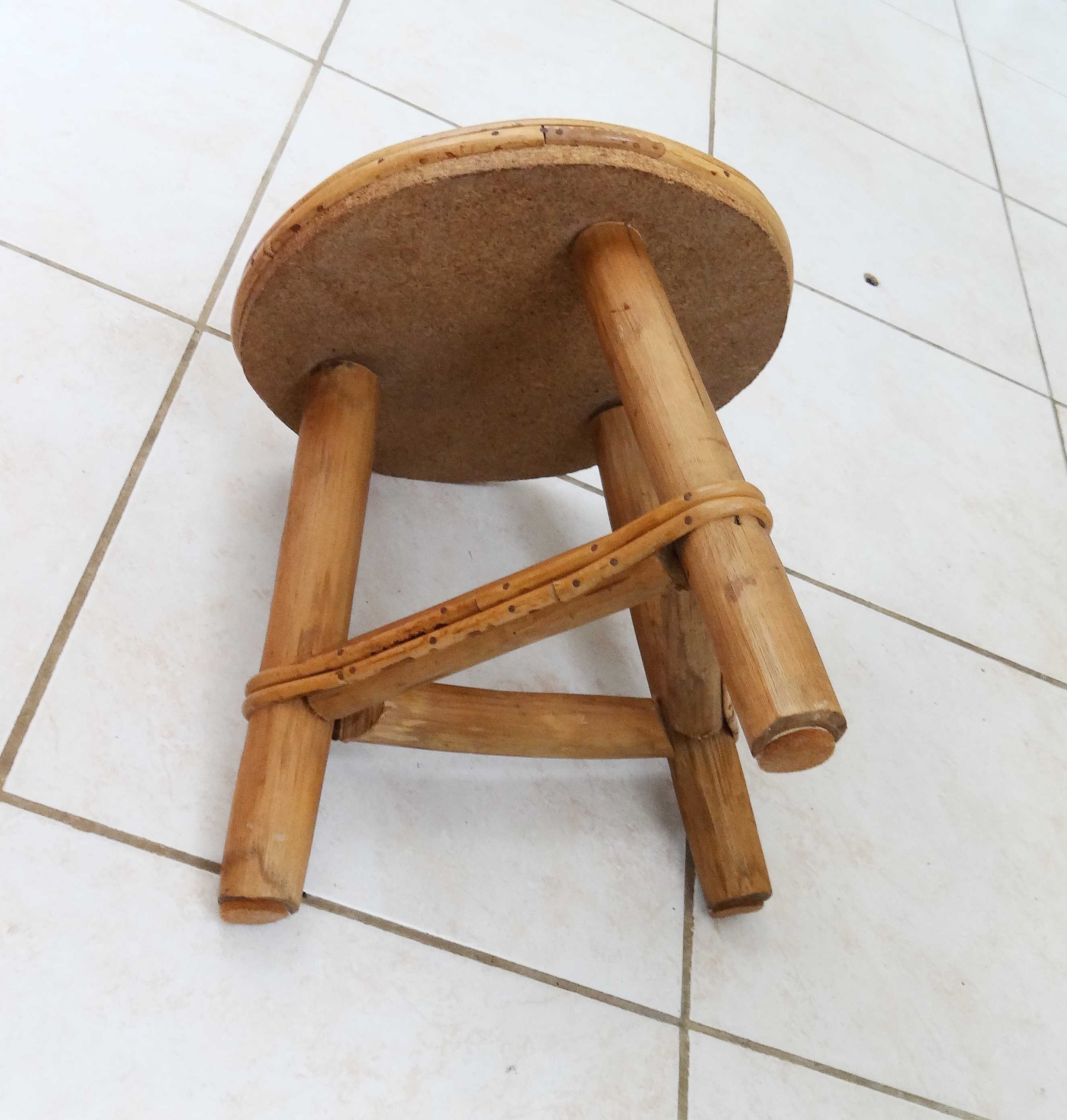 Plant holder or stool child tripod in rattan and bamboo