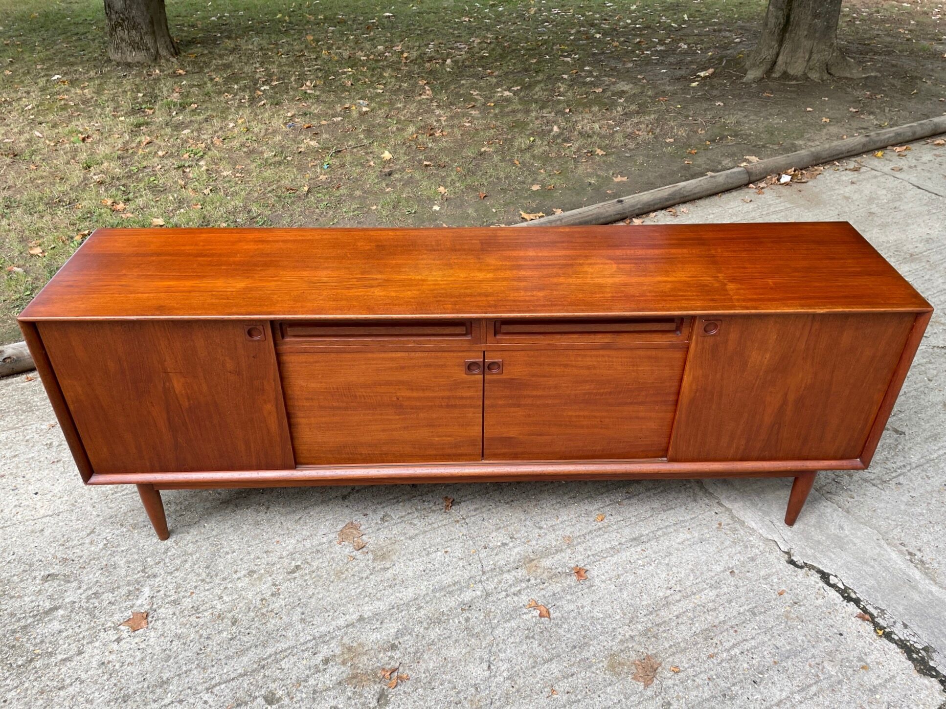 Teak design sideboard by Edvard Valentinsen, published by Samcom. 1960 Denmark.