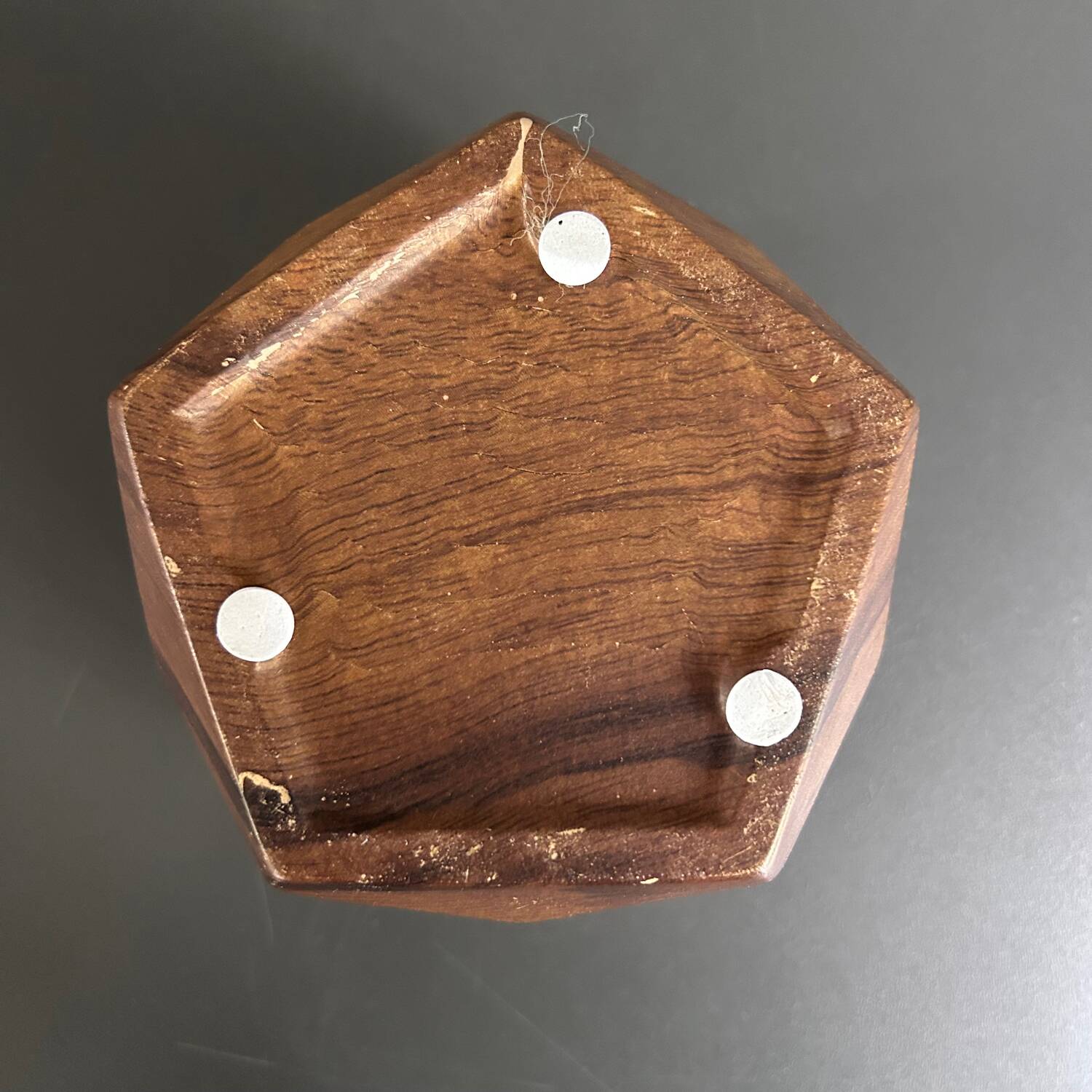 Ceramic flowerpot with wood decor