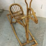 Cheval à bascule en rotin