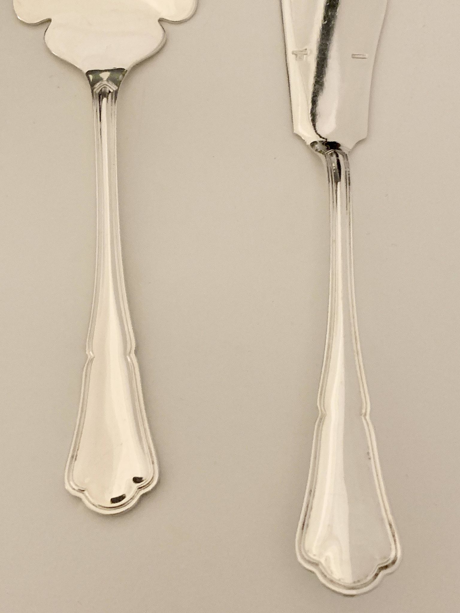 Ensemble de deux couverts de service à poisson Ercuis