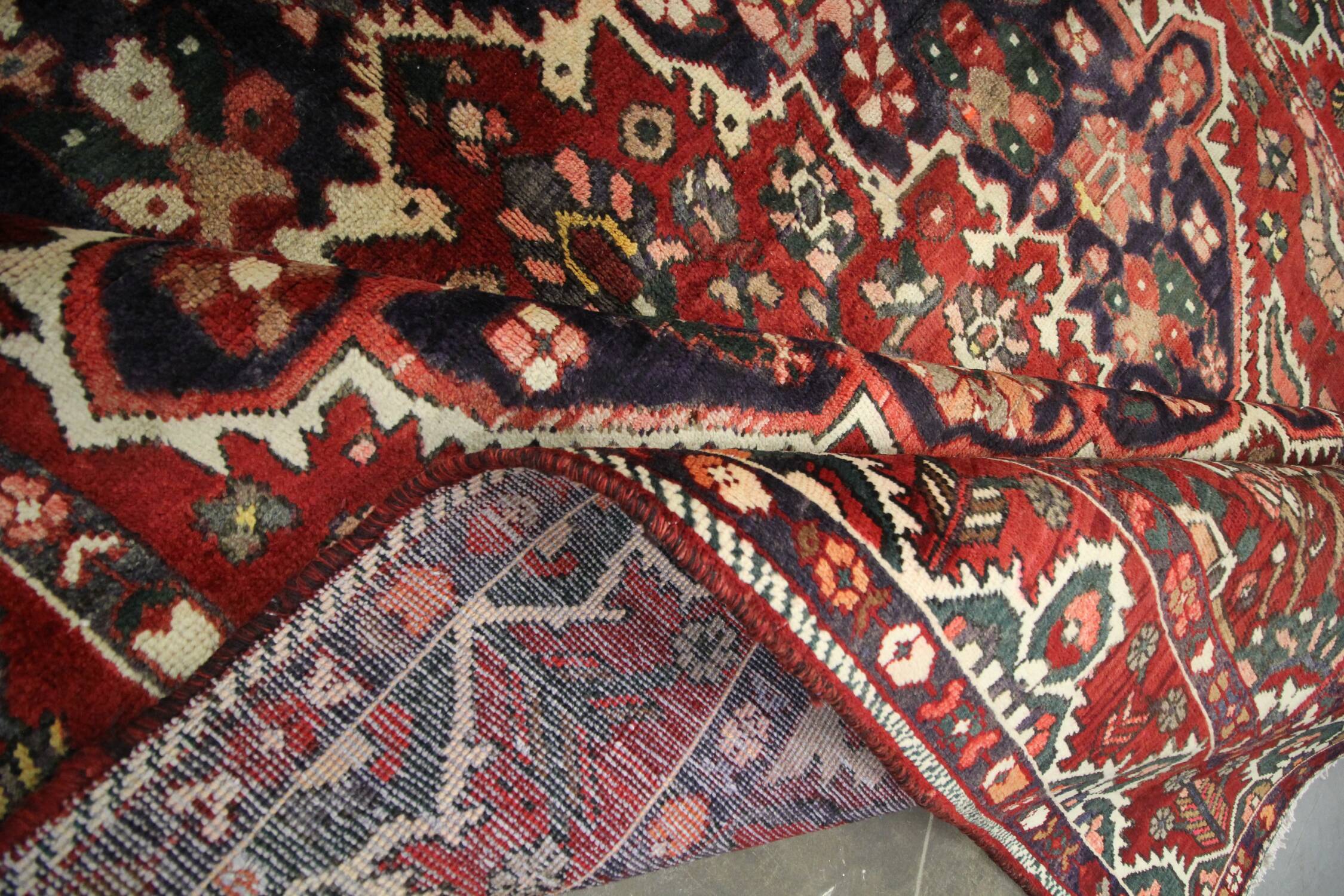 Tapis persan vintage en laine rouge tissée à la main - 211x306cm