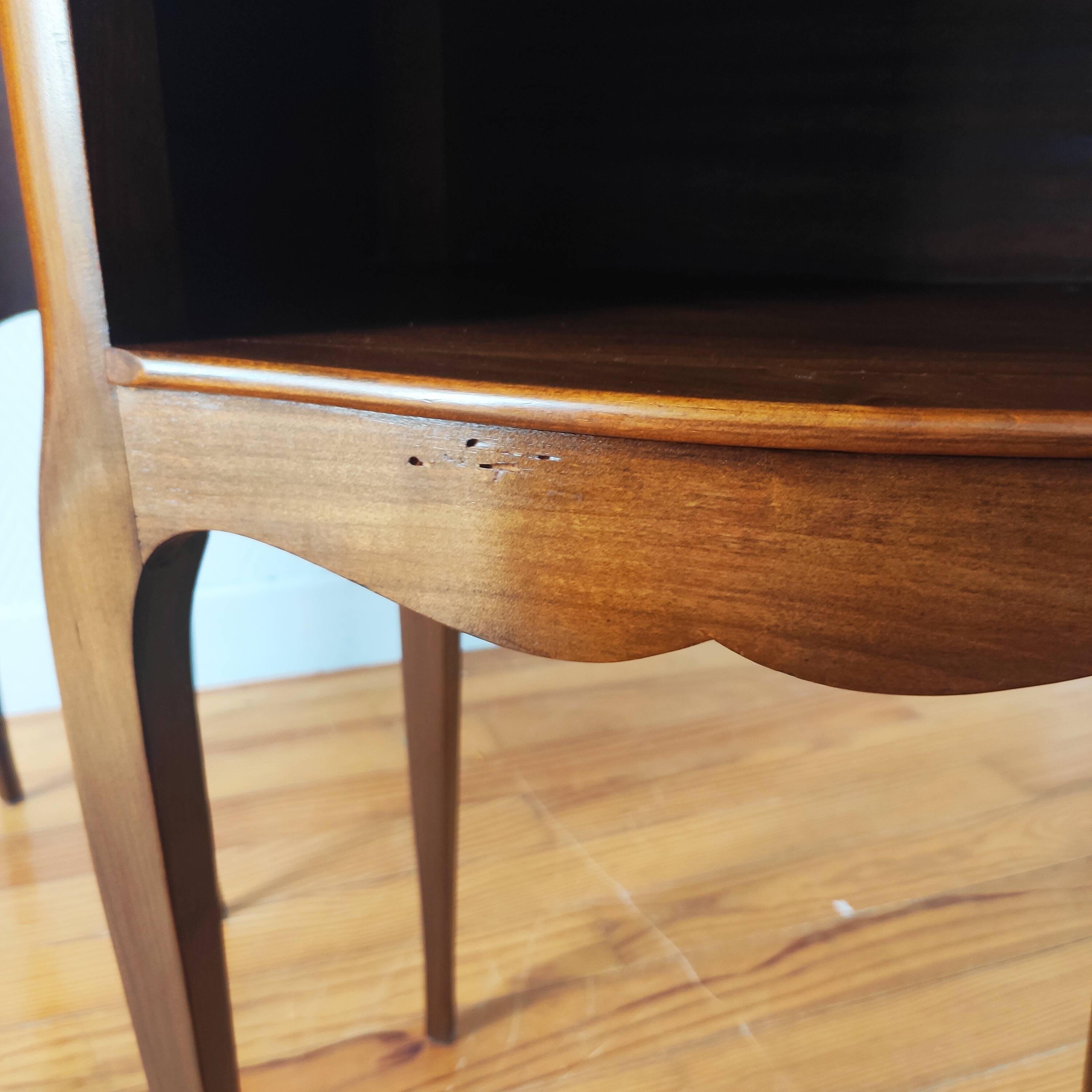 Paire de tables de chevet style Louis XV