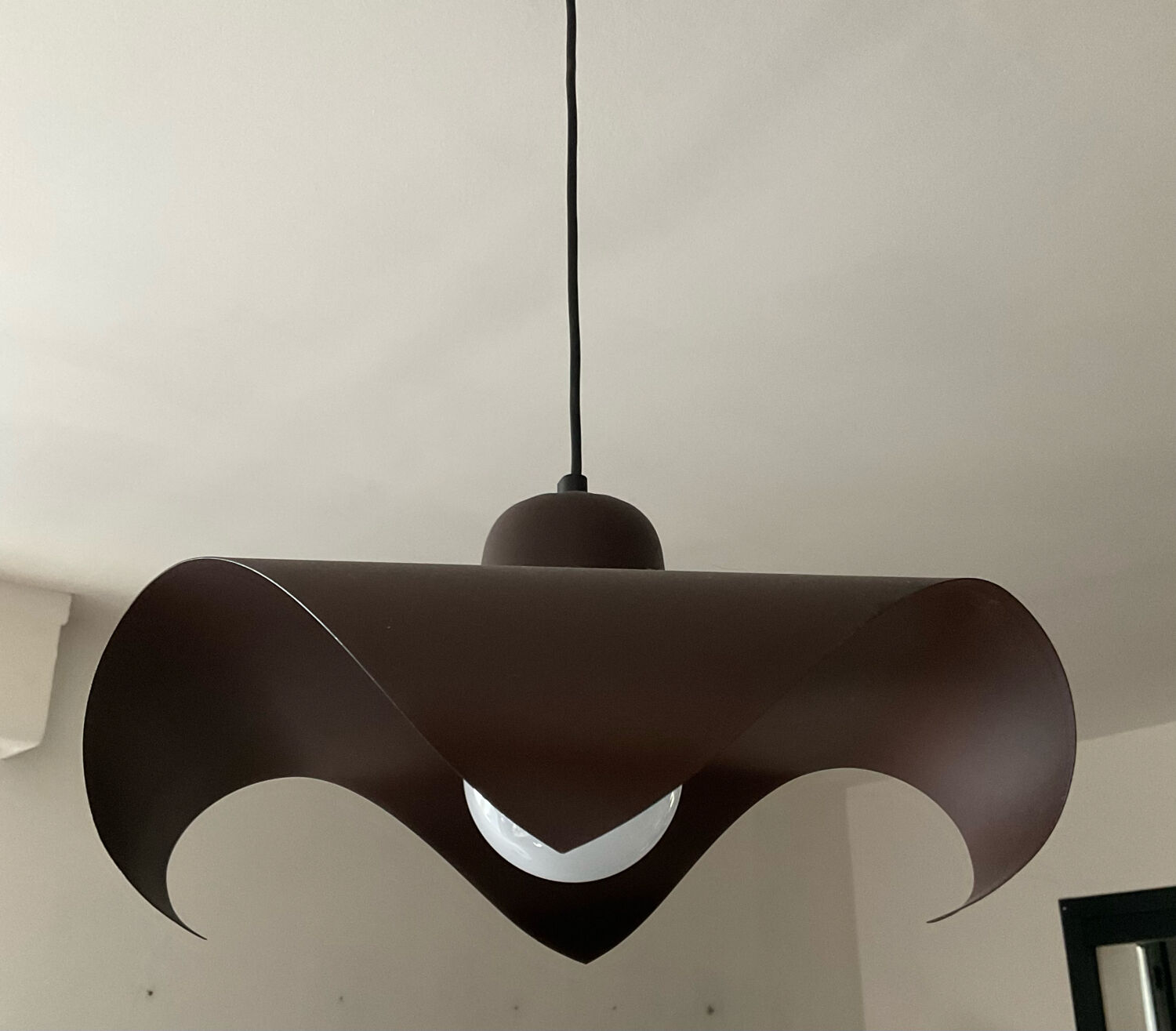 Design suspension in folded metal