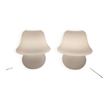 Paire de lampes en verre opalin vintage par Hustadt Leuchten en forme de champignons.