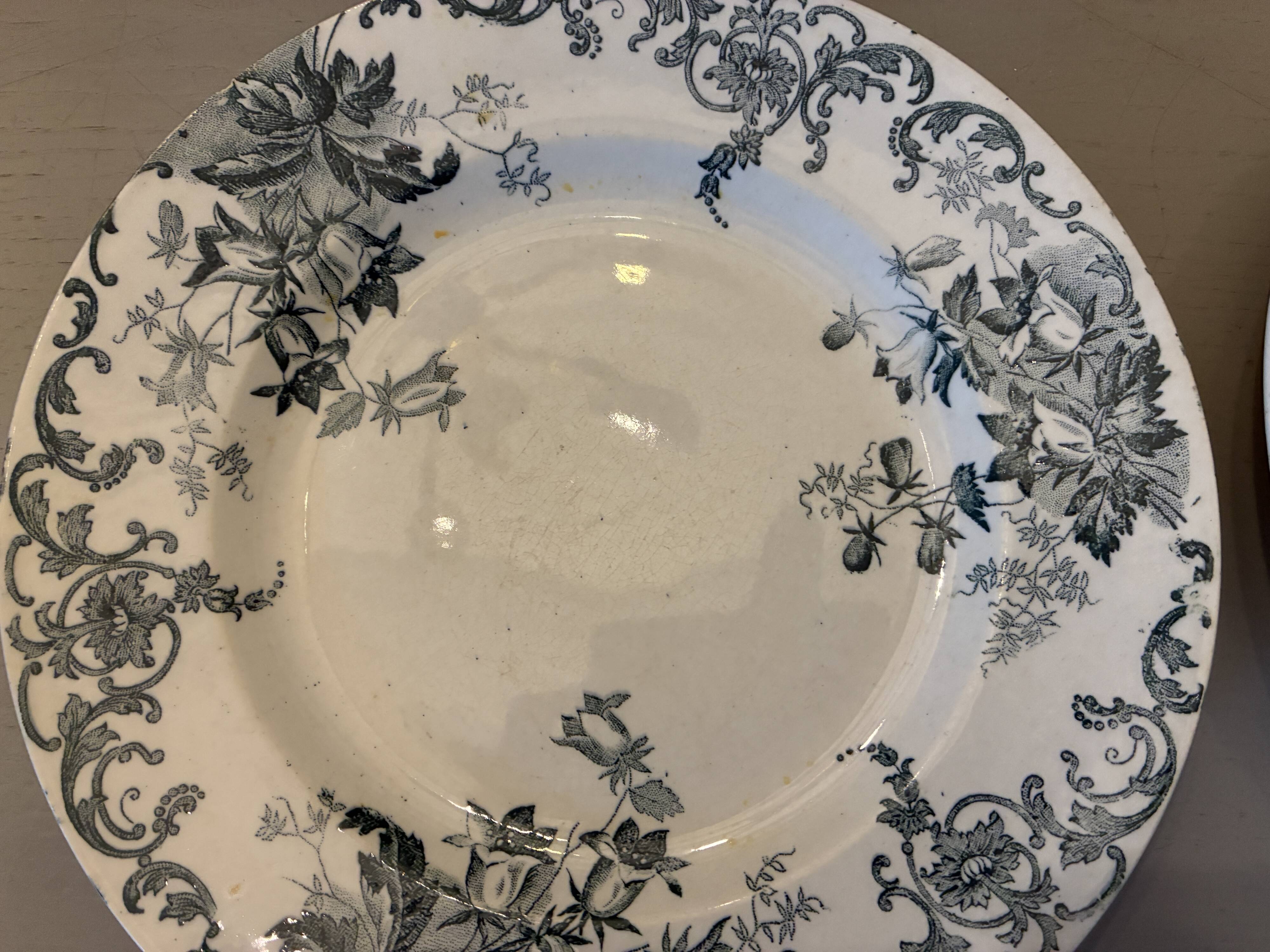 Two flat plates Terre de fer Saint-Amand