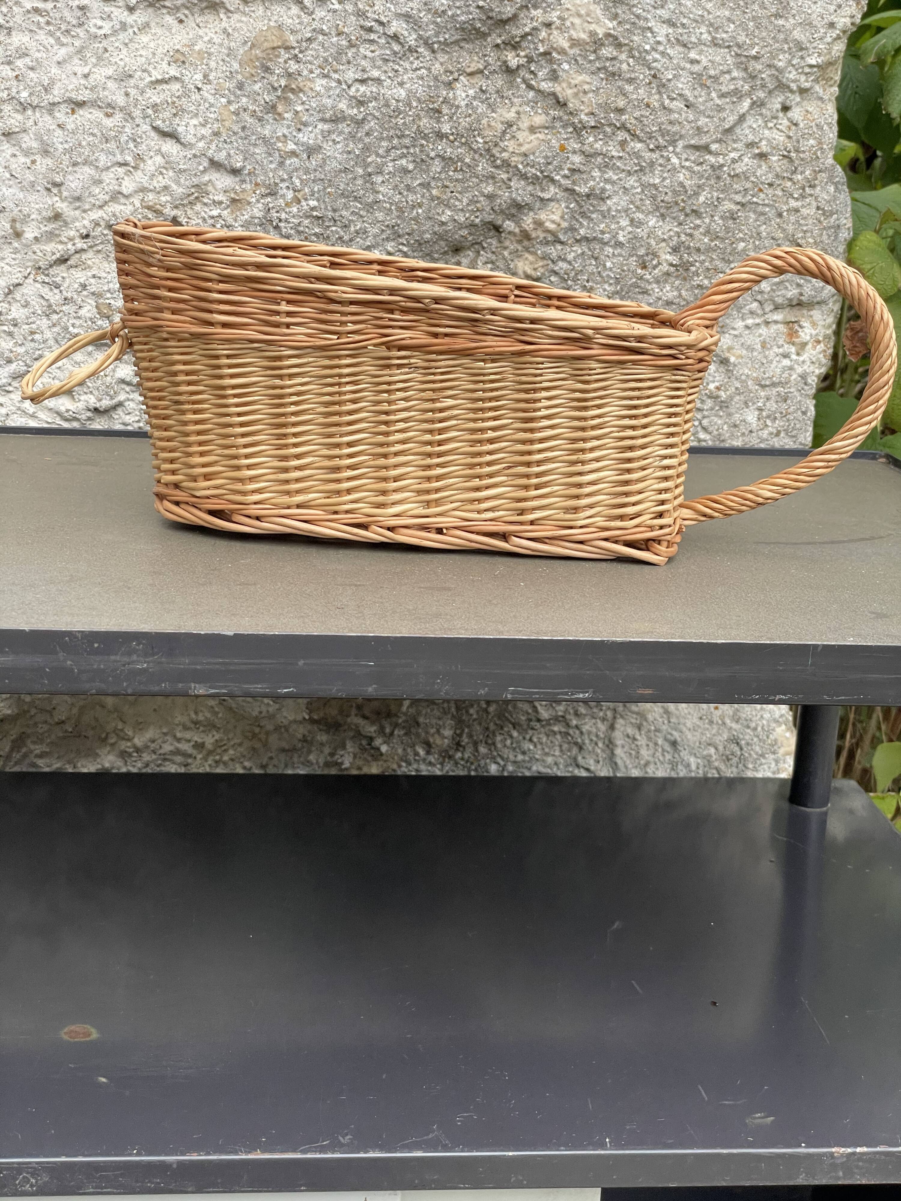 Pouring basket for wine