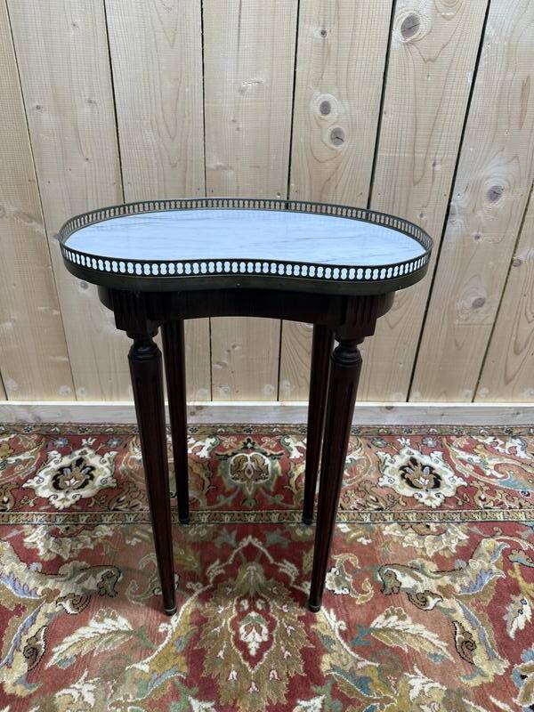 Table bouillotte de style Louis XVI rognon haute à galerie