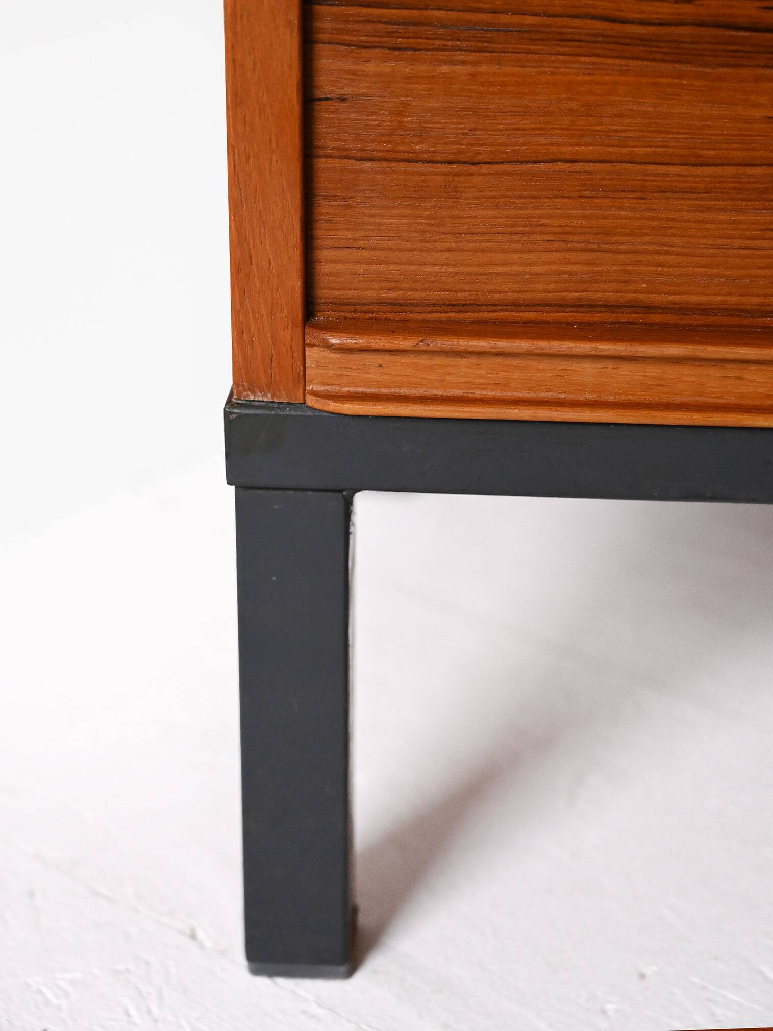 Classeur vintage avec portes à tambour