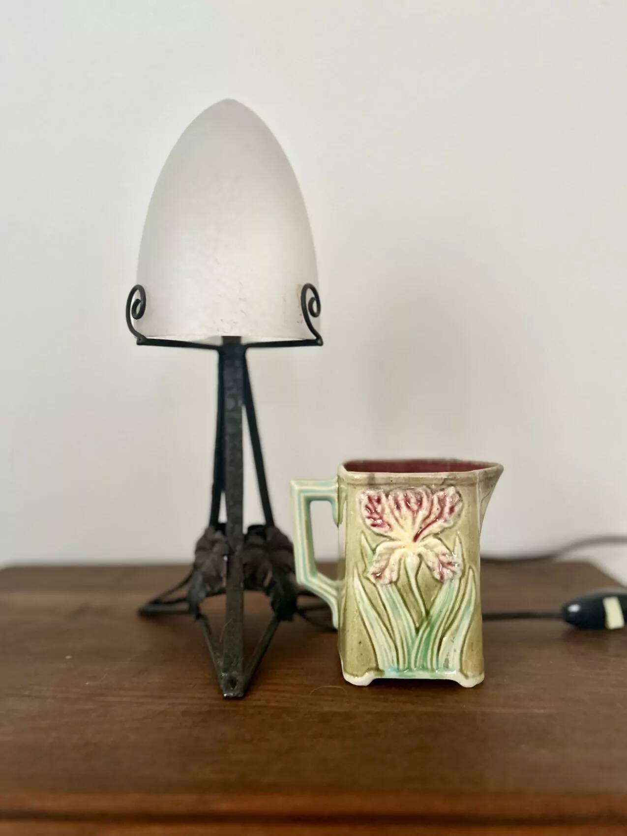 Petit meuble art déco aux portes coulissantes, atypique et joli