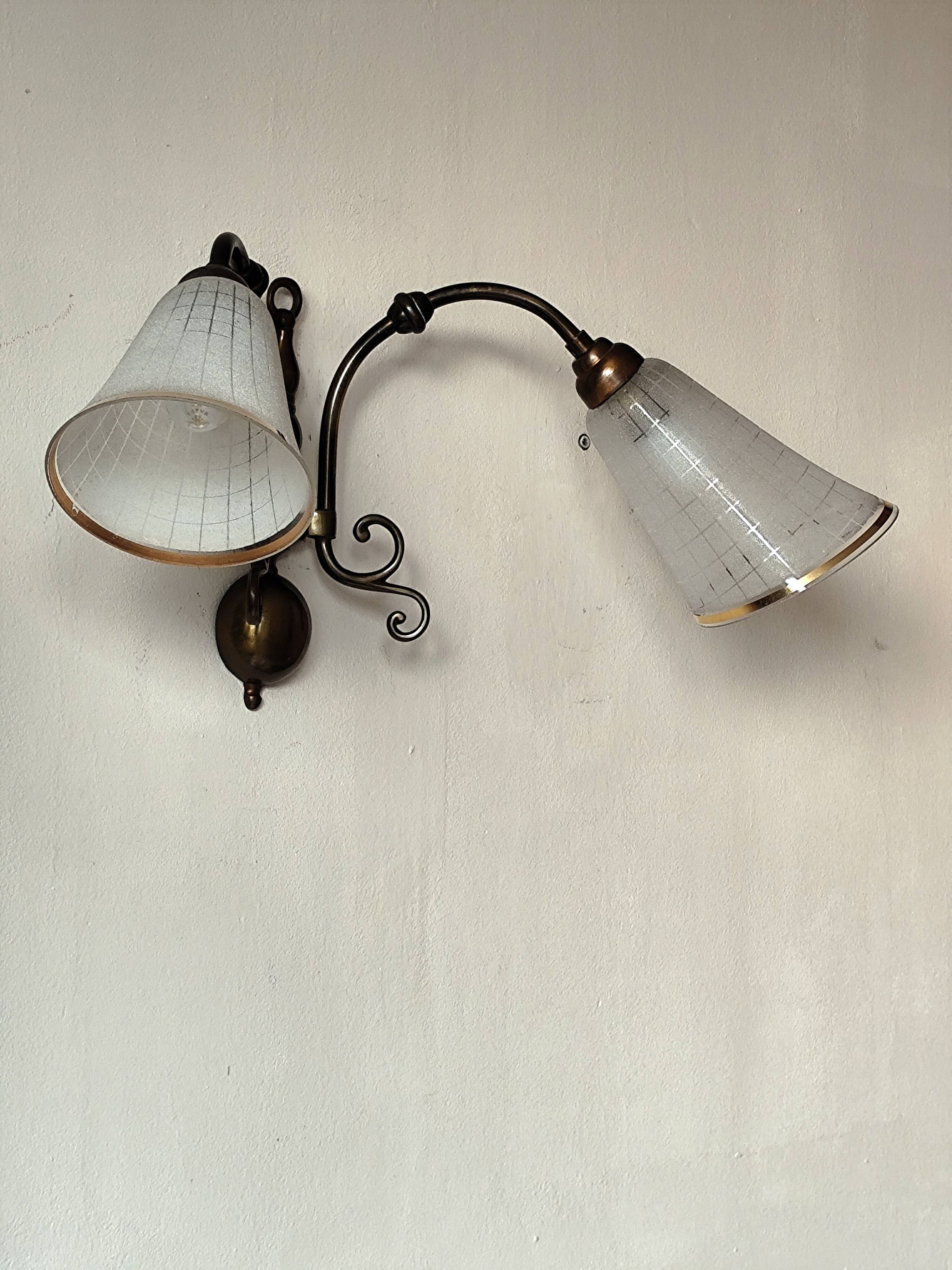 Bronze wall light with 2 lights and 2 granite glass tulips