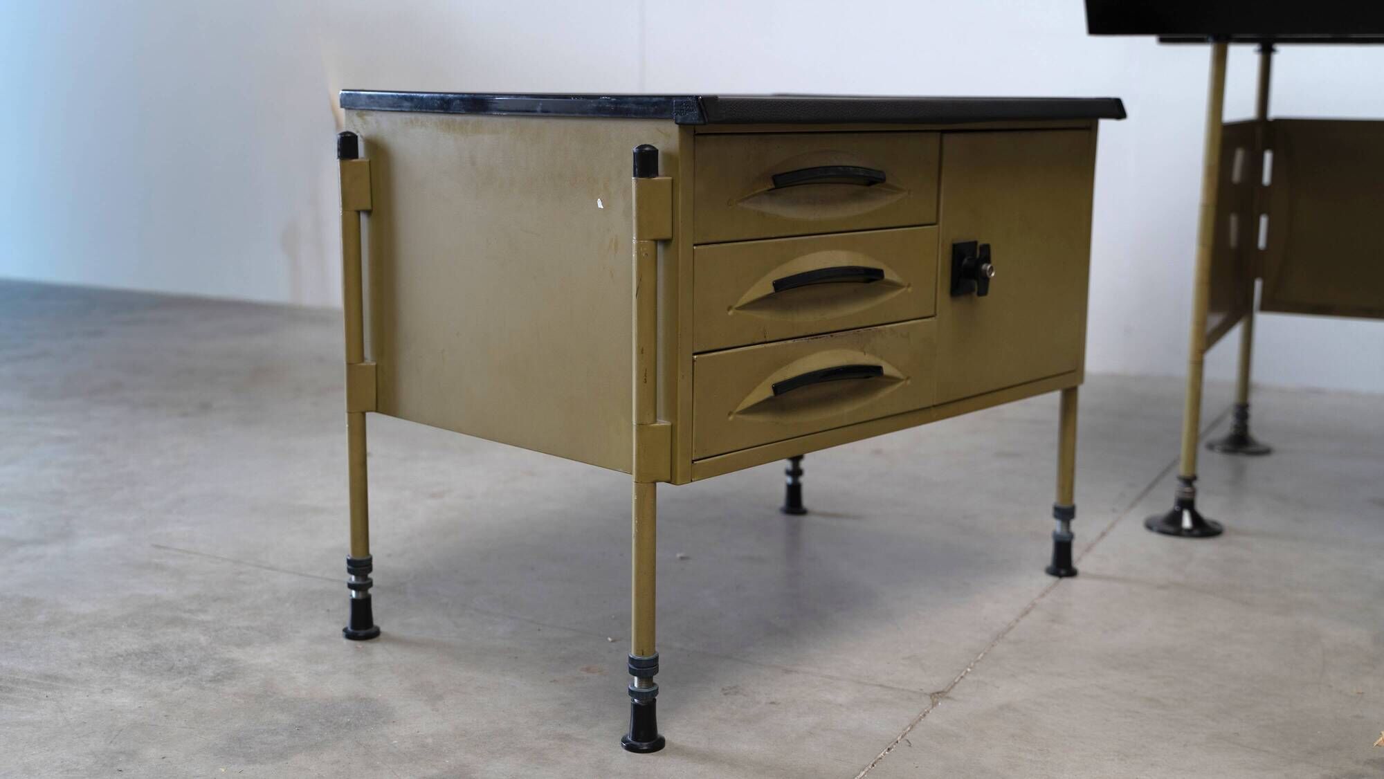 Italian desk by Studio BBPR for Olivetti