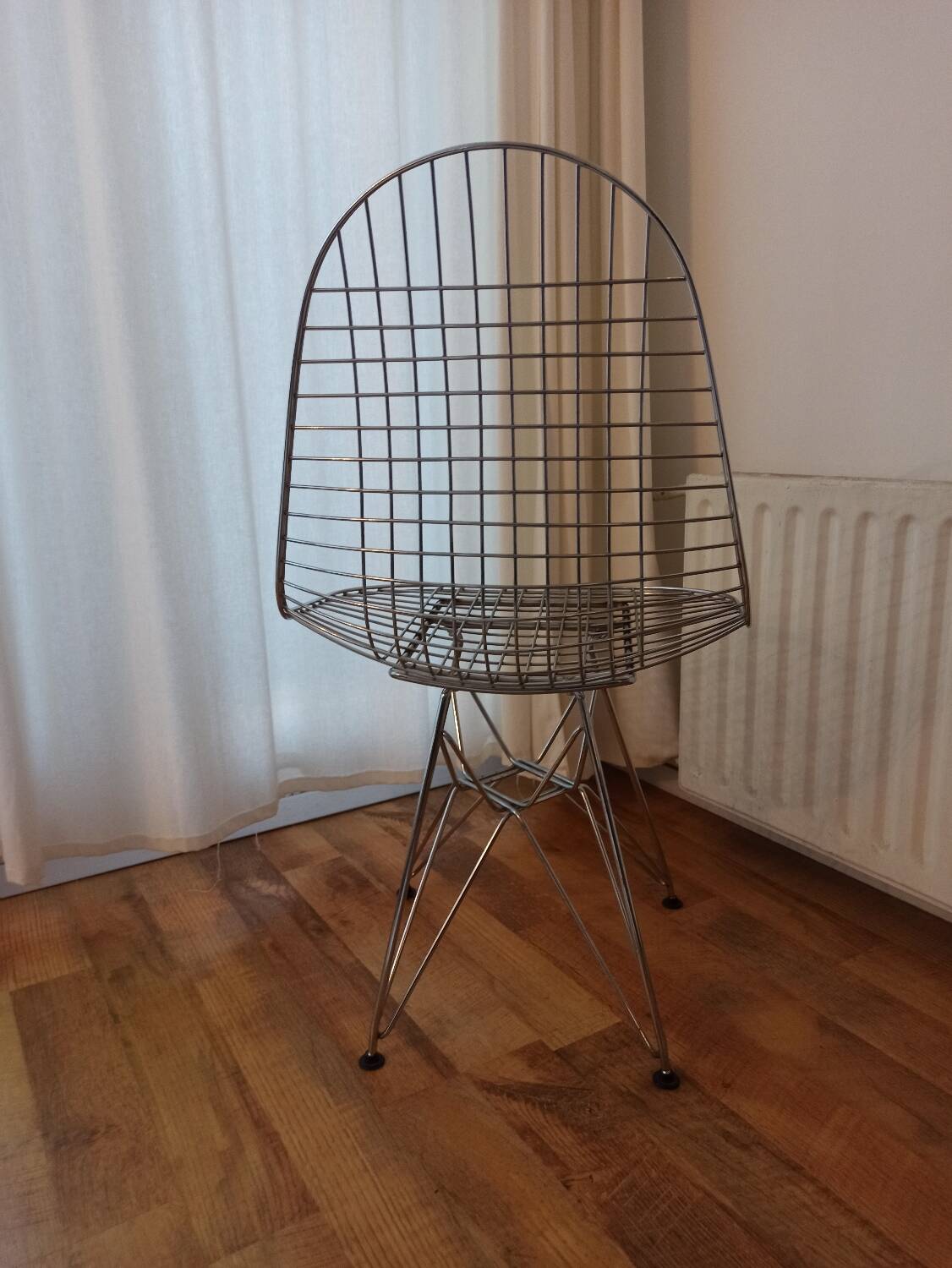1 vintage wire chair