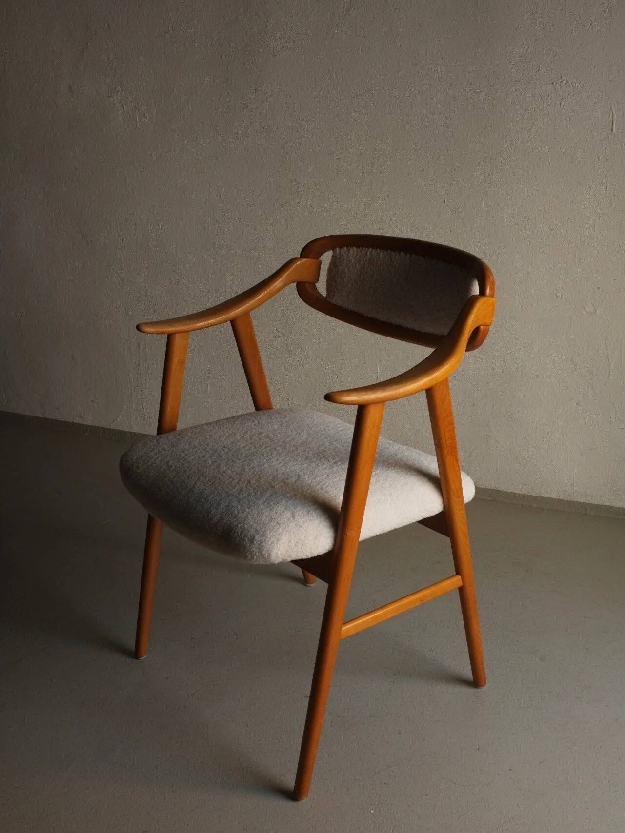 Fauteuil scandinave en fausse fourrure de mouton retournée | Années 1960