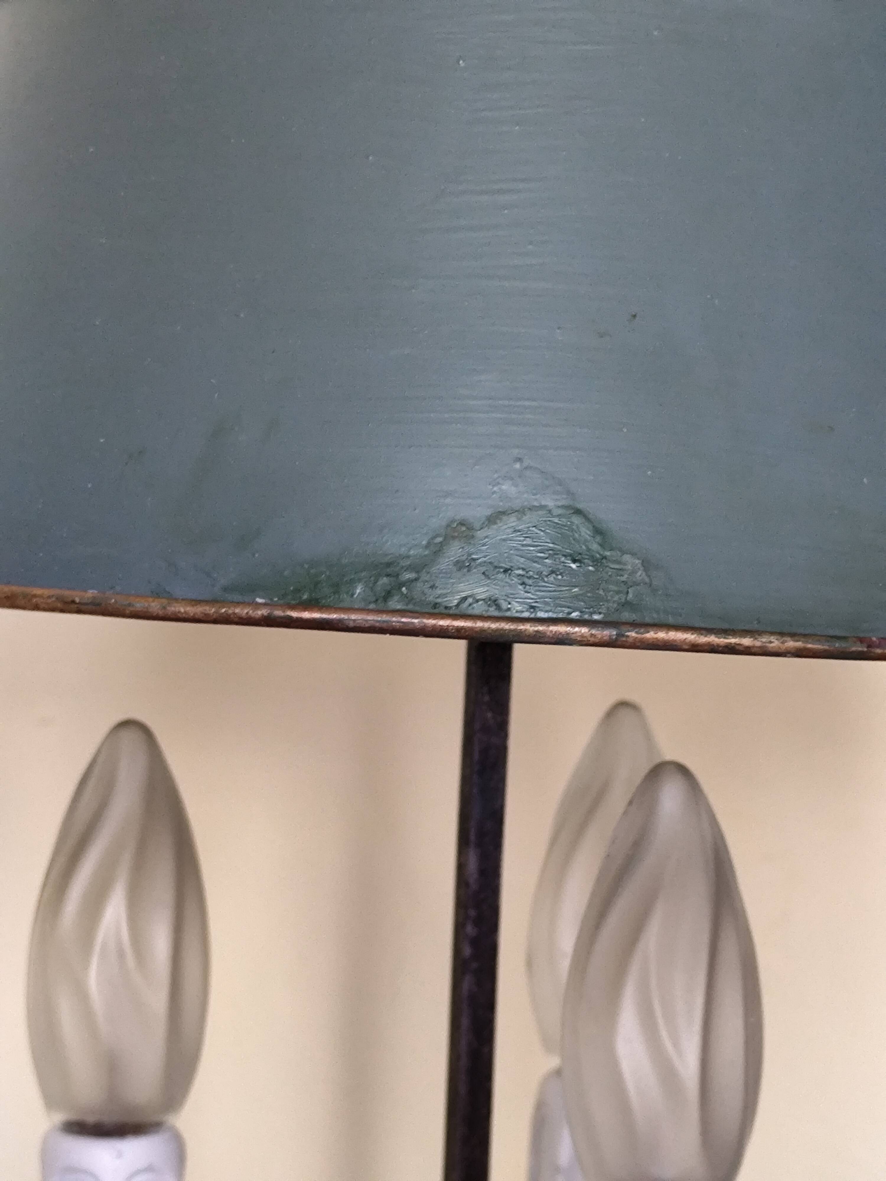 Three-light bouillotte lamp in gold metal, desk lamp.