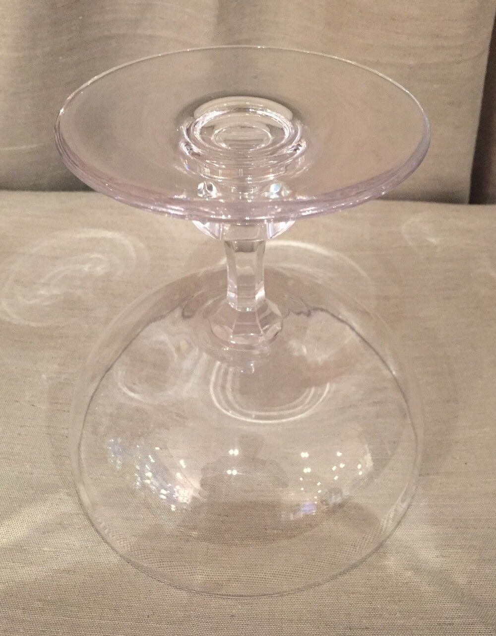Elegant and sober crystal fruit cup