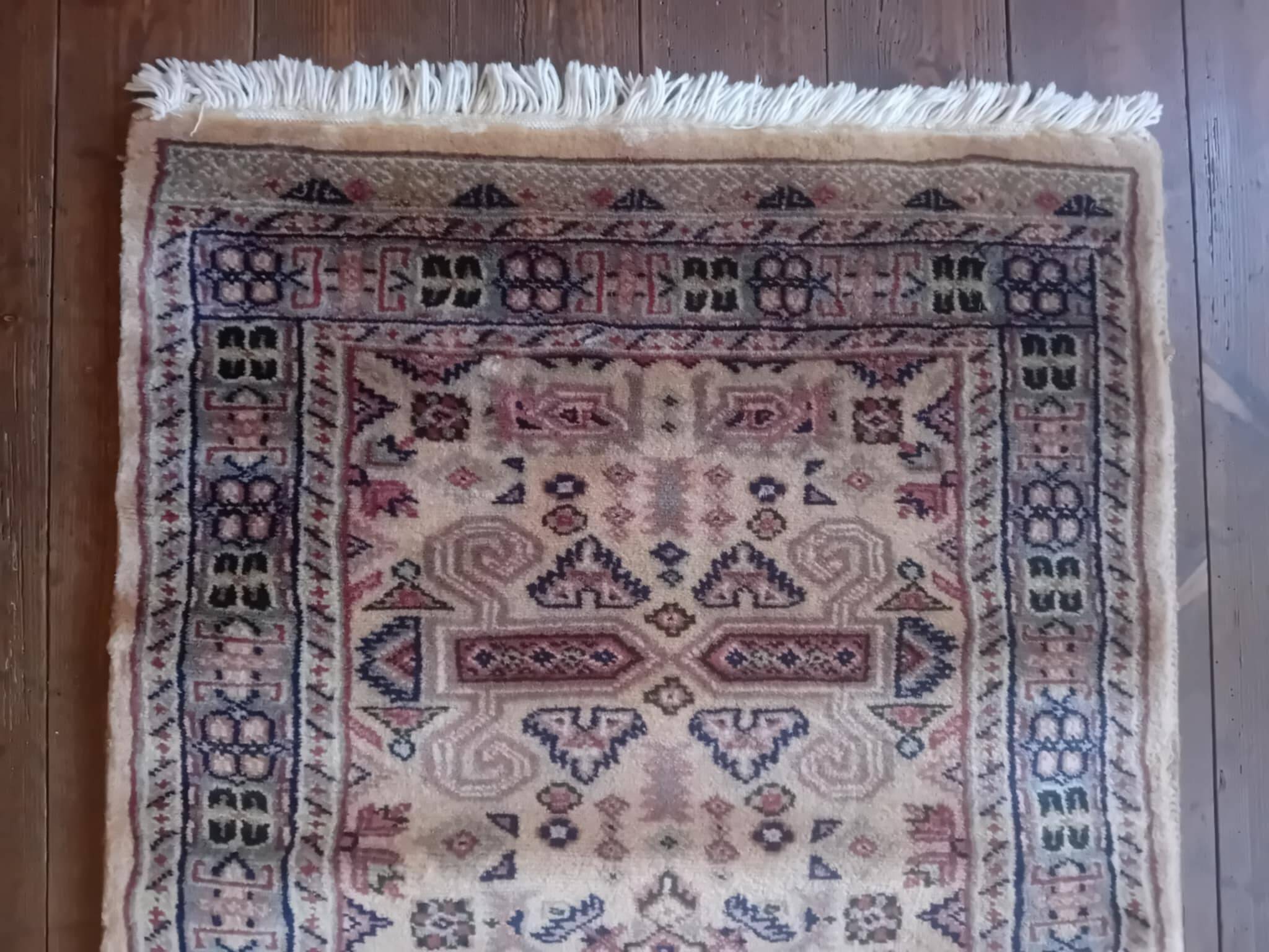 Handmade Pakistani rug 102x62cm