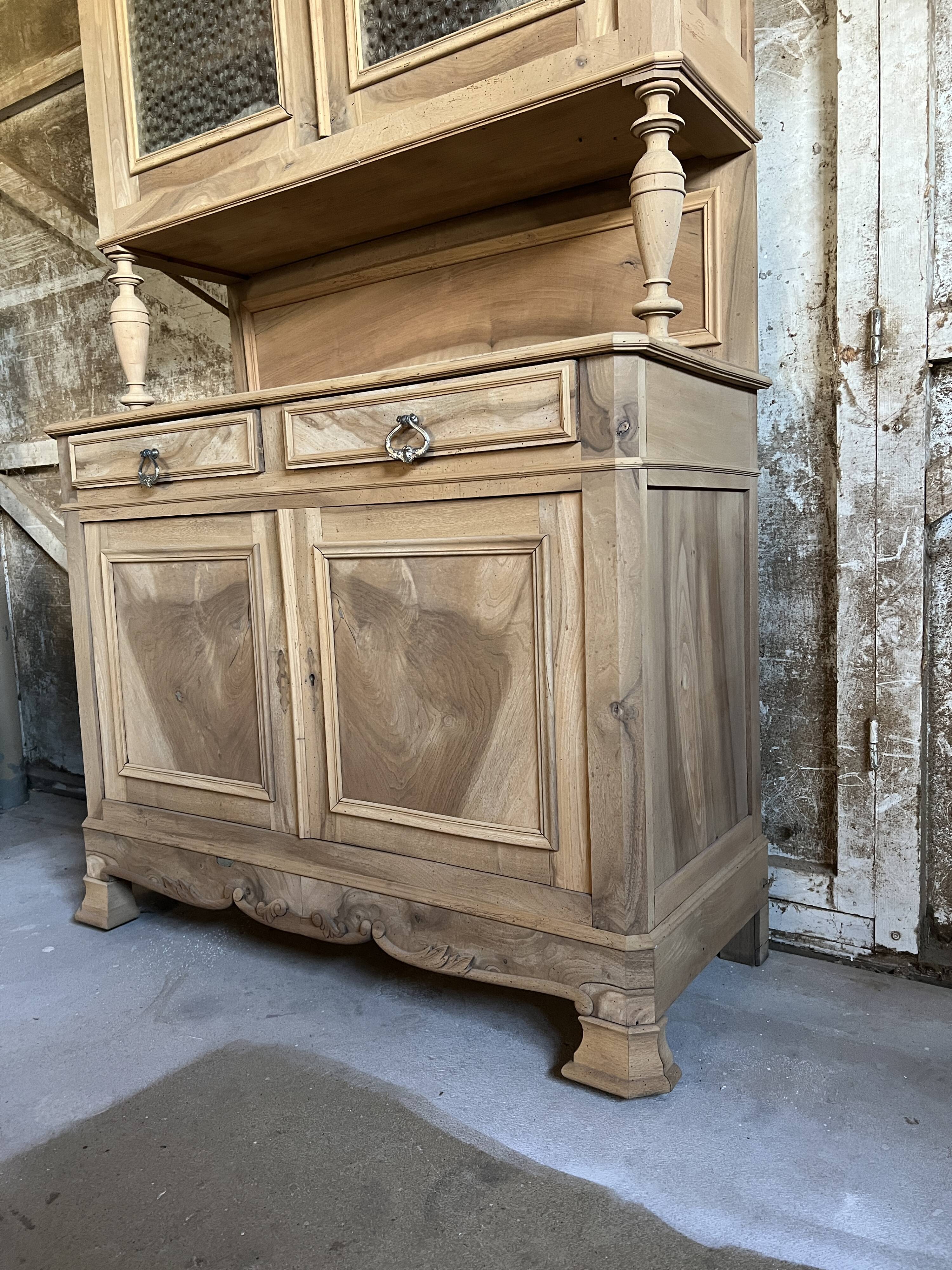 Sideboard 2 aerogummed vitreous body