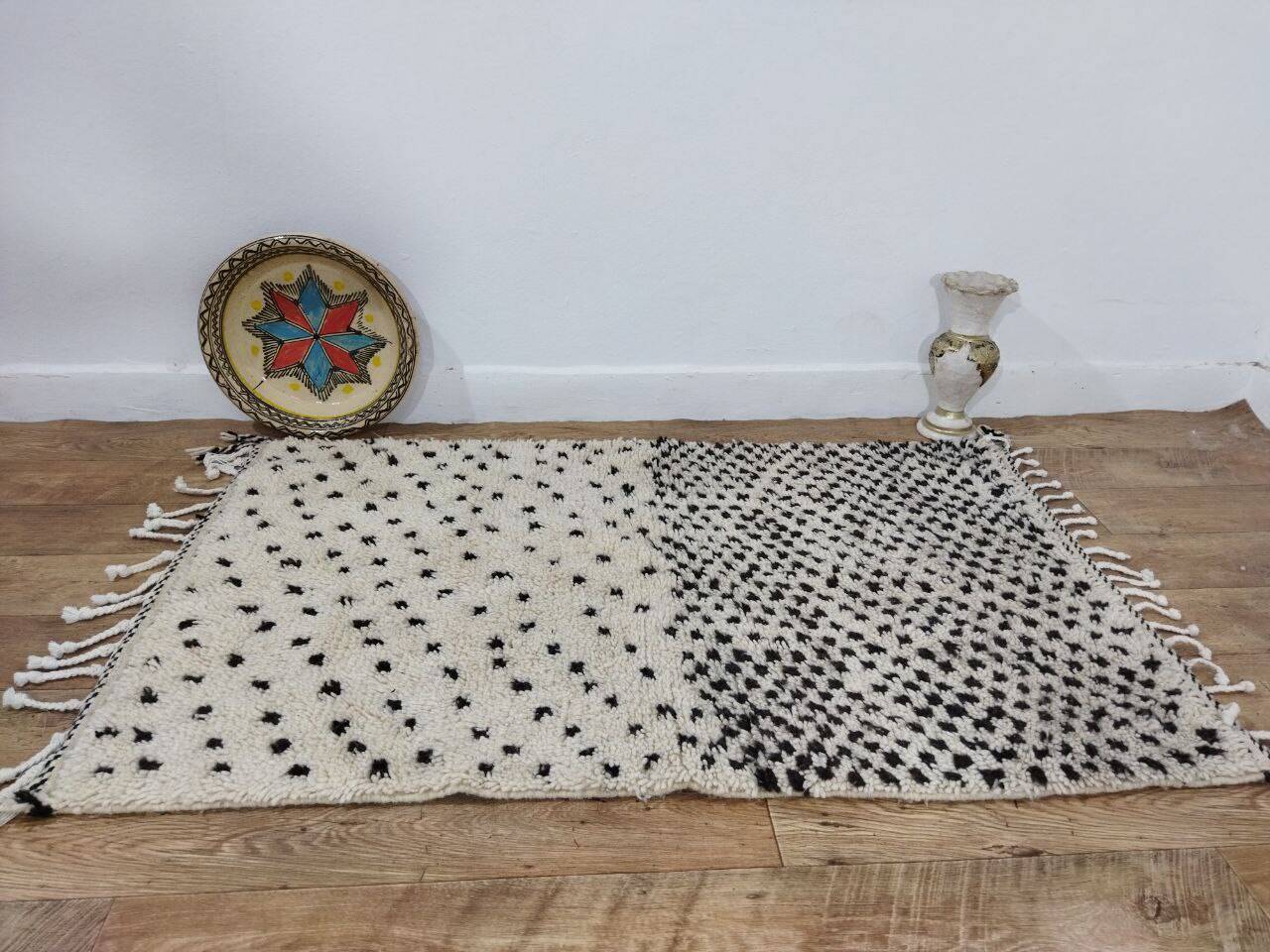 Handcrafted Moroccan Berber Rug 150 X 92 CM