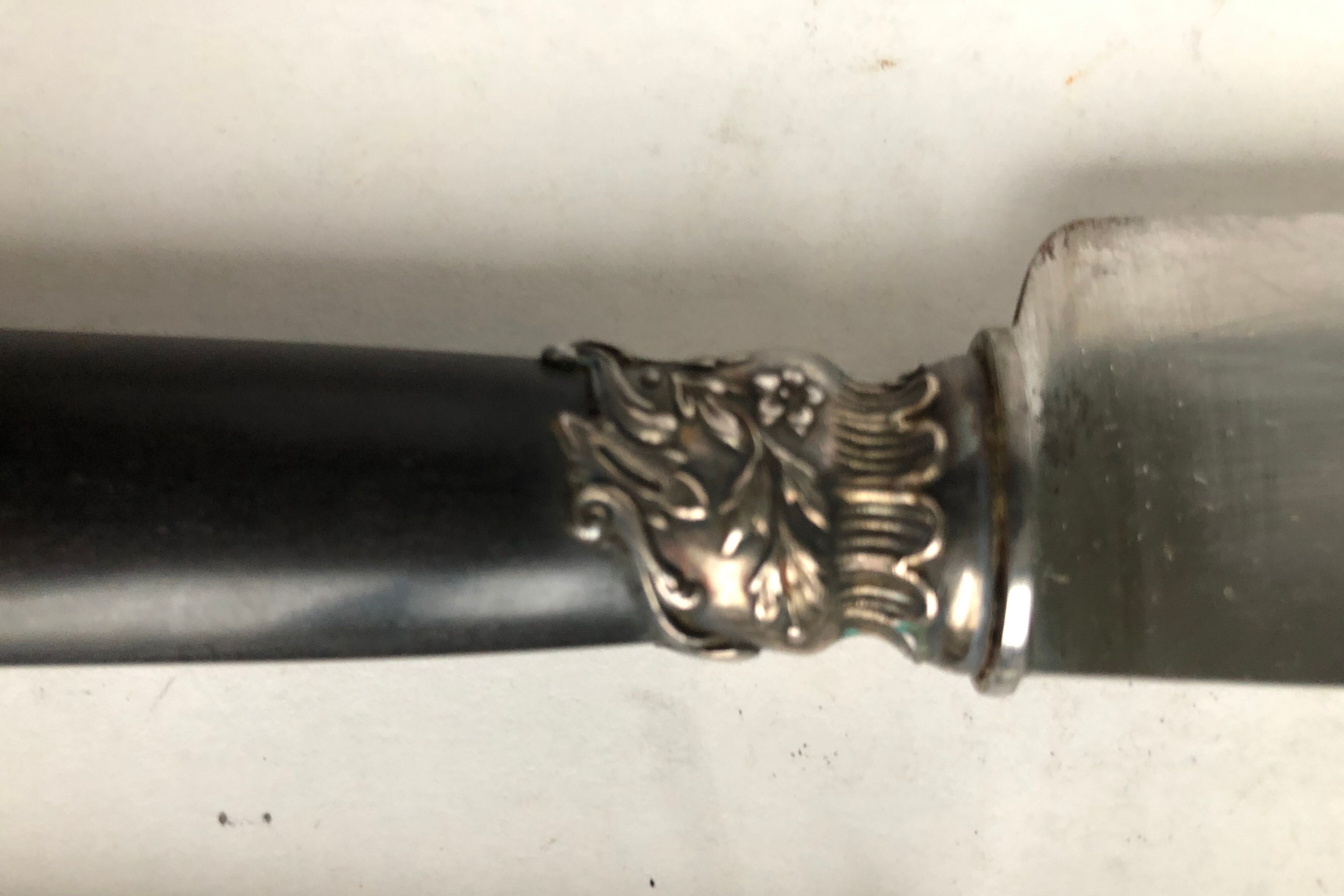 Set of 24 knives & 2 pieces of silver metal service