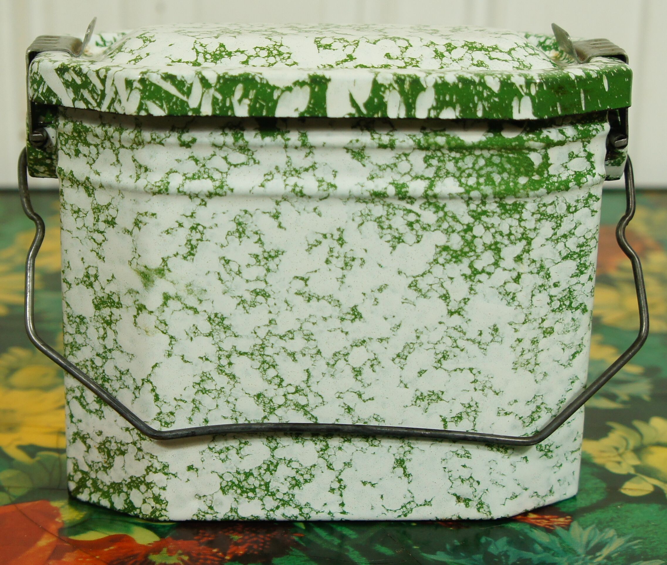 Enamelled sheet metal canteen bowl "lunch box"