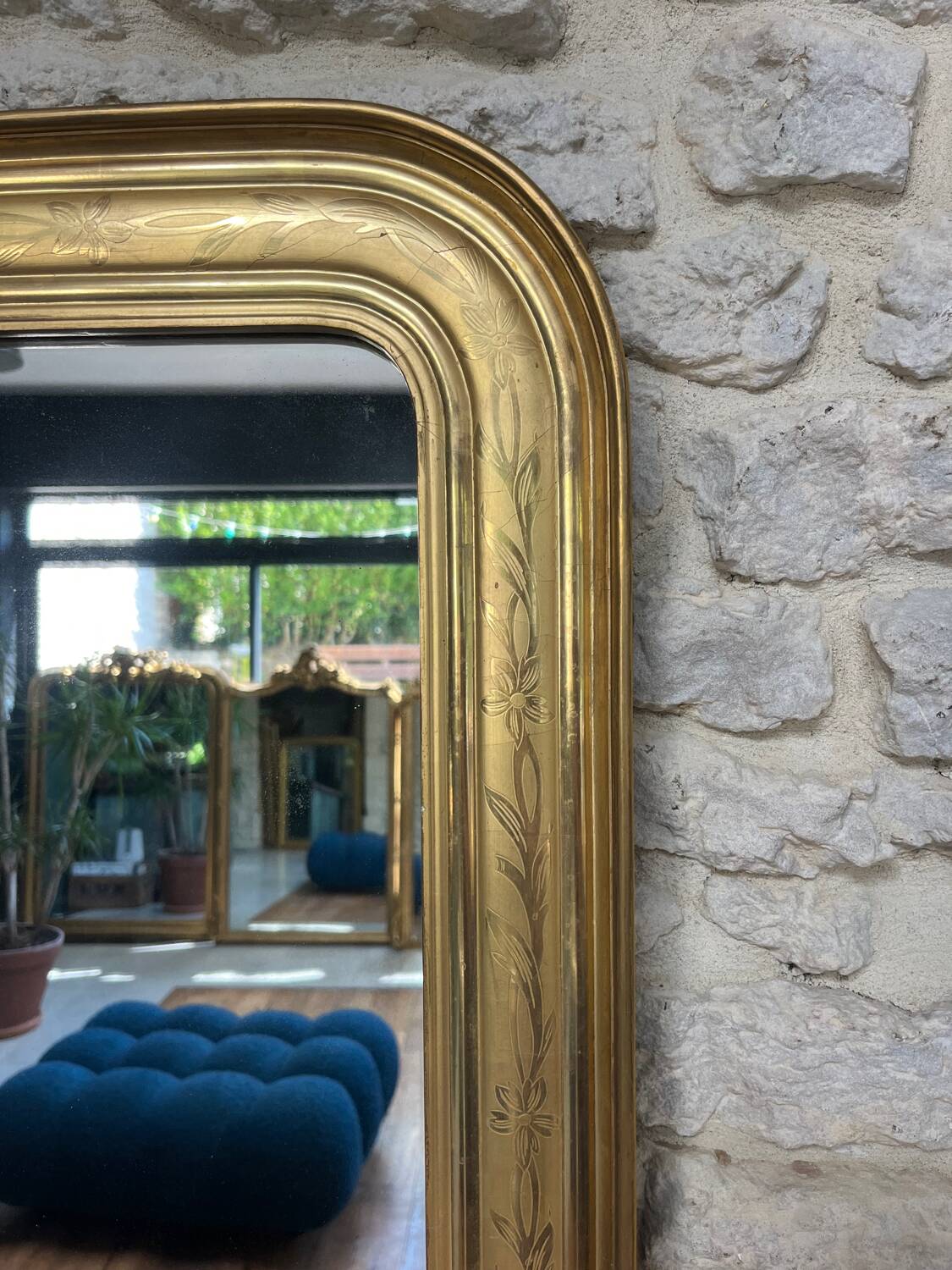 Antique mirror 86.5/69cm Louis-Philippe gilded with gold leaf, engraved decoration.