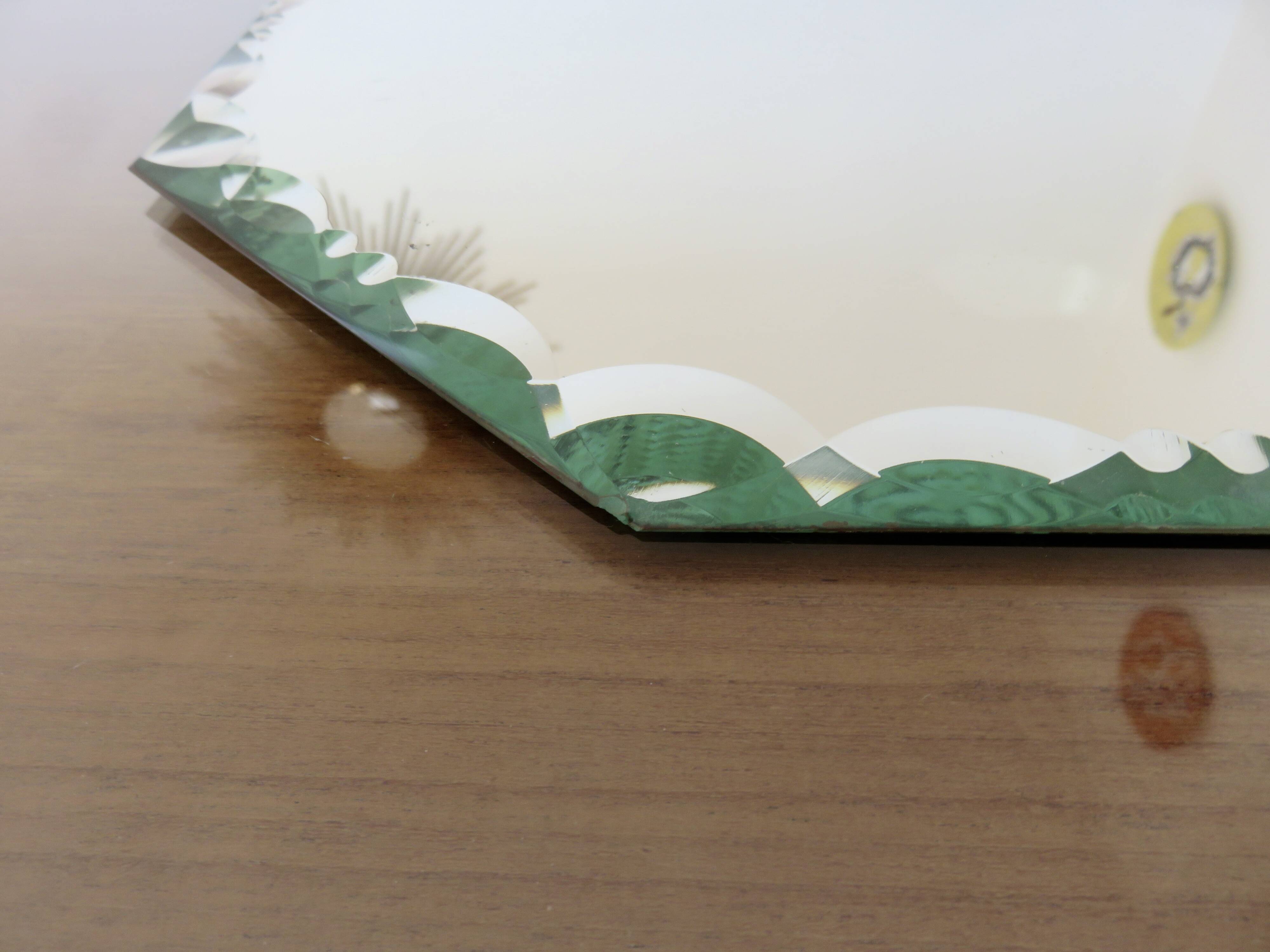 Large bevelled octagonal mirror to be placed, 1940s.