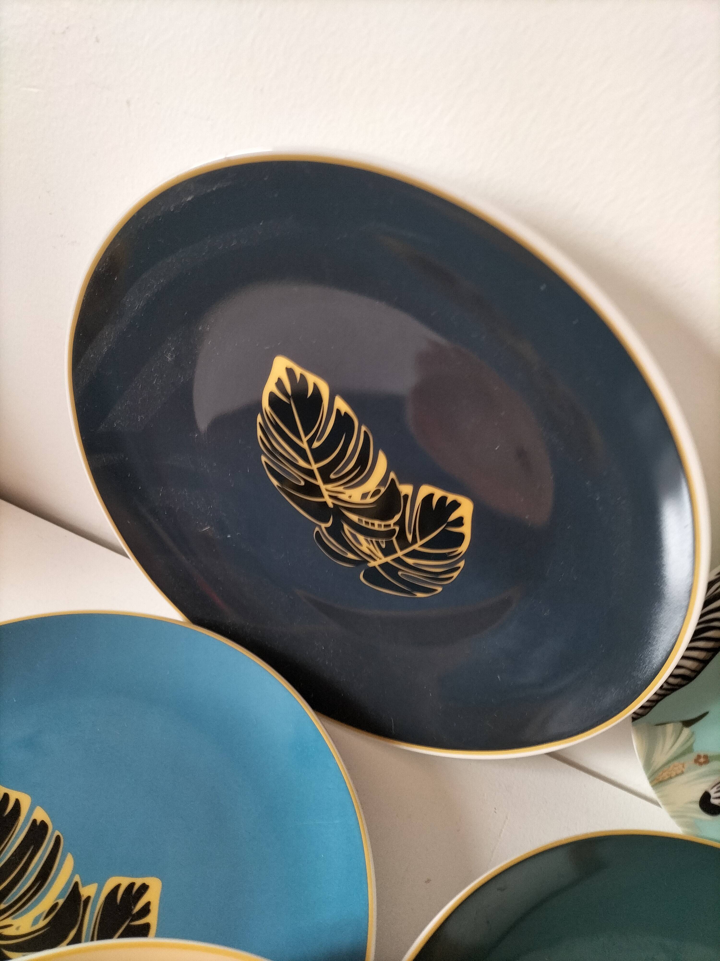 Set of 7 porcelain plates, gold foliage & jungle