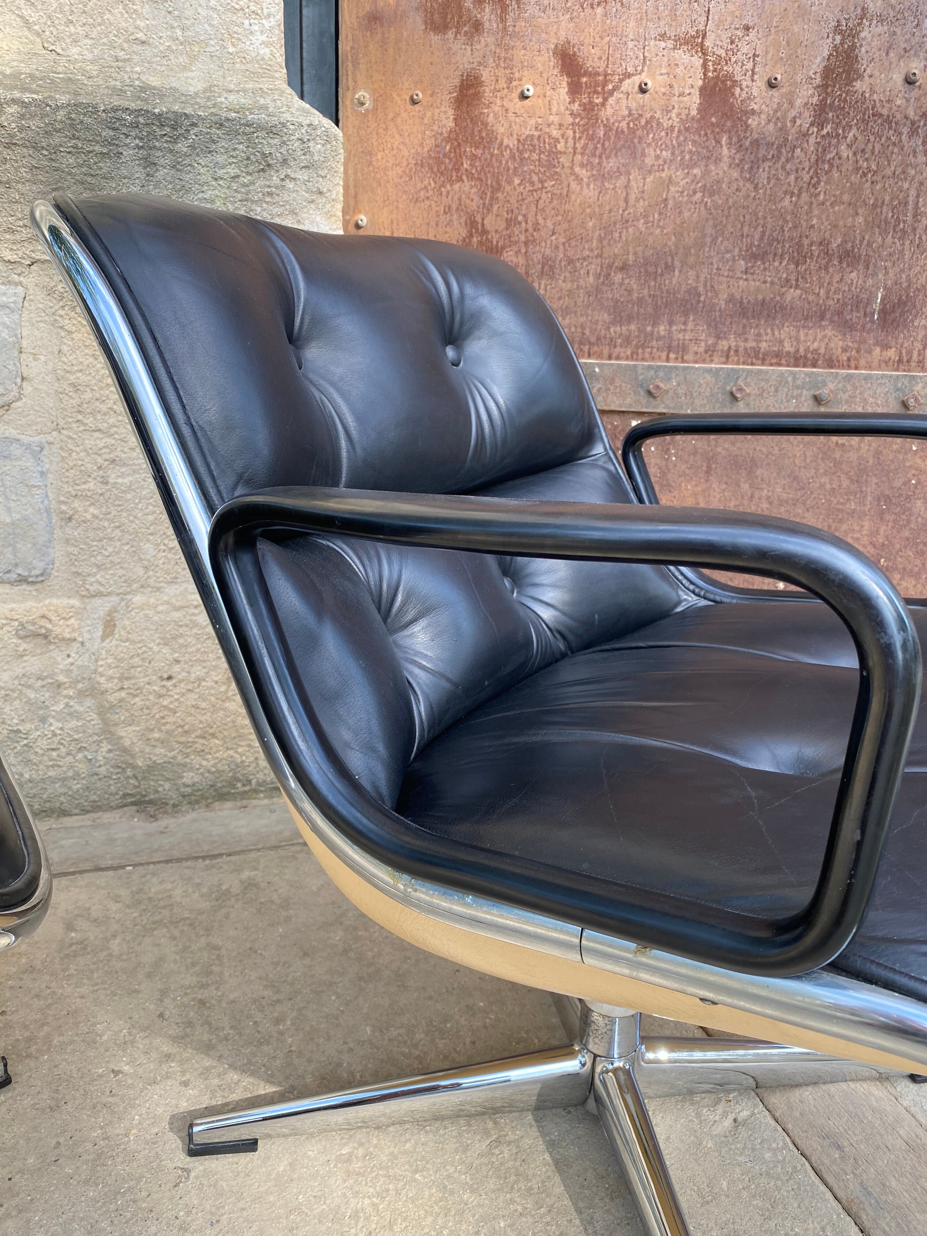Paire de fauteuils Charles Pollock Knoll executive chair
