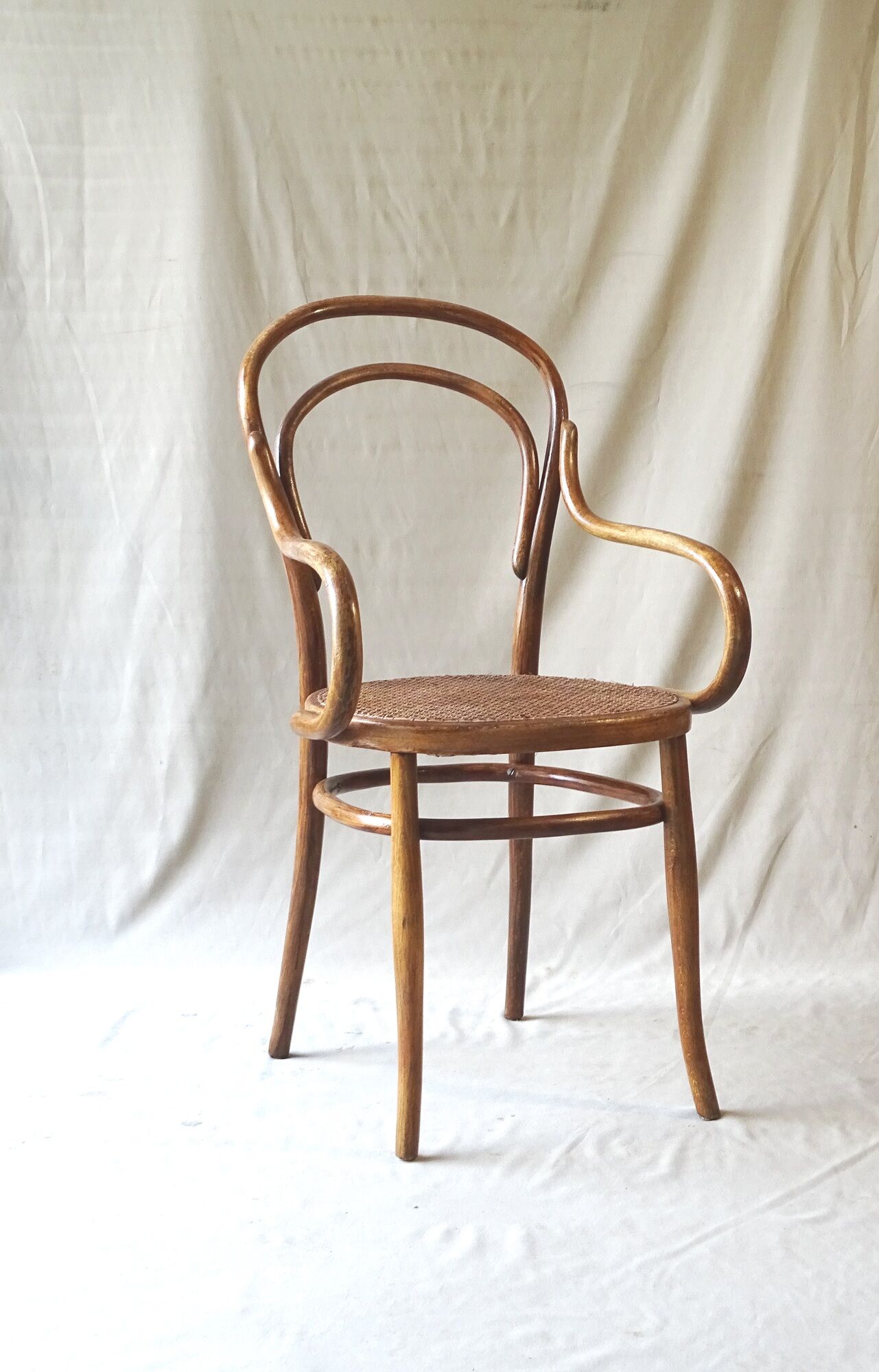Bistro armchair wood-curved by Ungvar , 1905 n°14 1/2