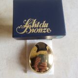 Bronze pebble decapsulator monique gerber