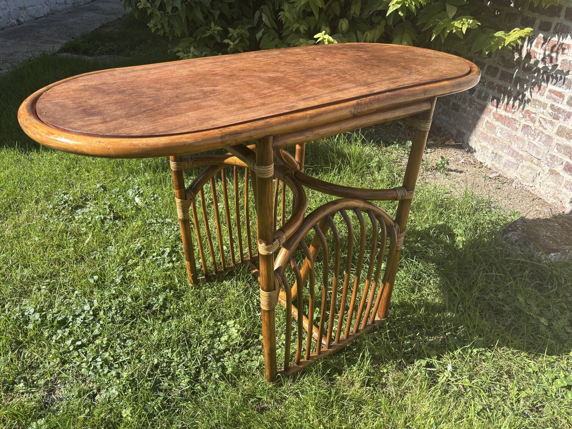 Table ovale en rotin
