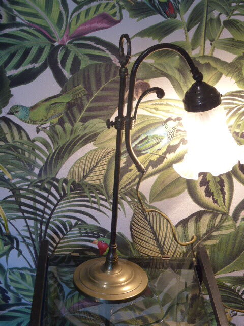 Reglable brass table lamp