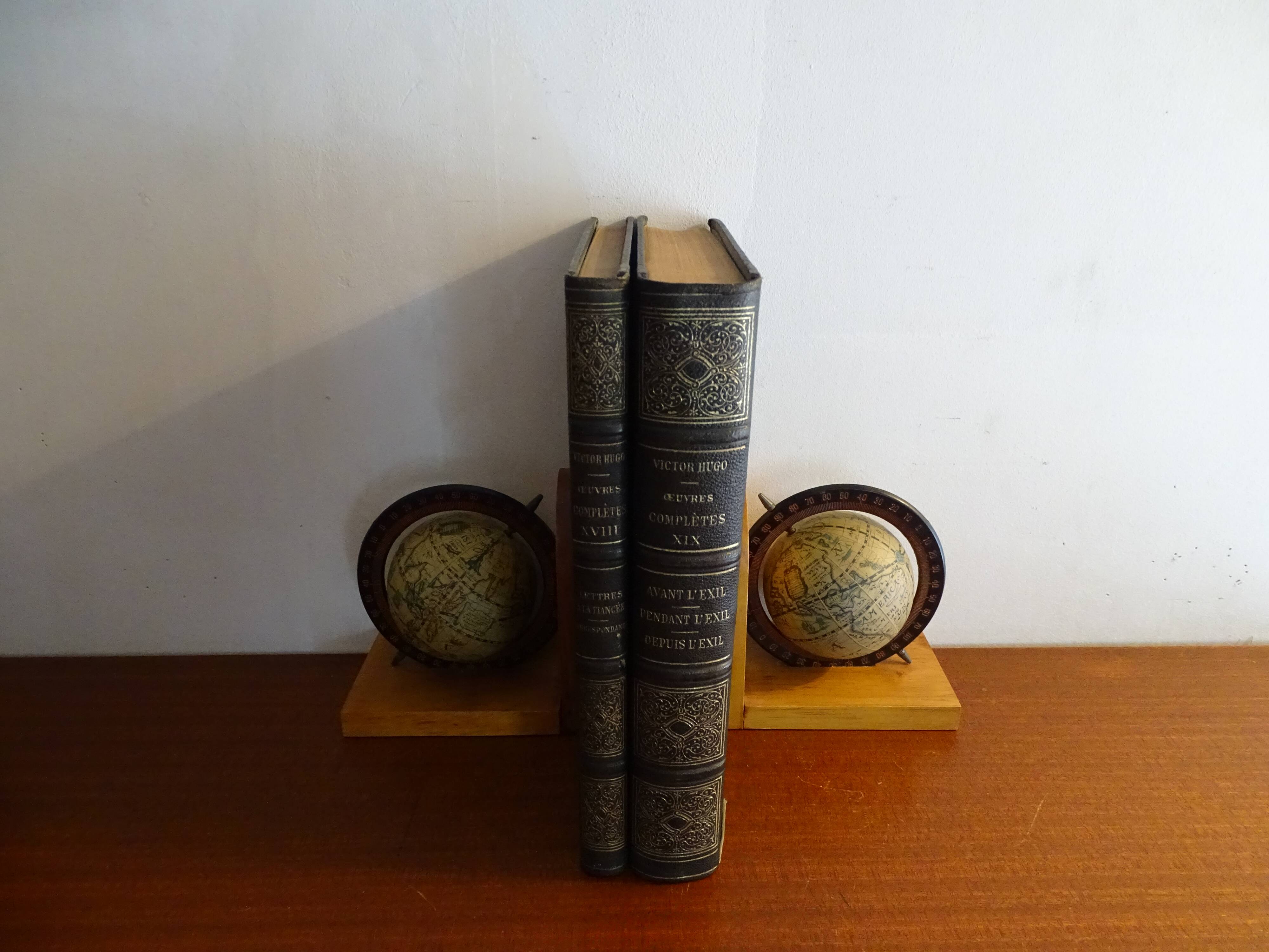 Paire serre livre globe terrestre mappemonde vintage en bois